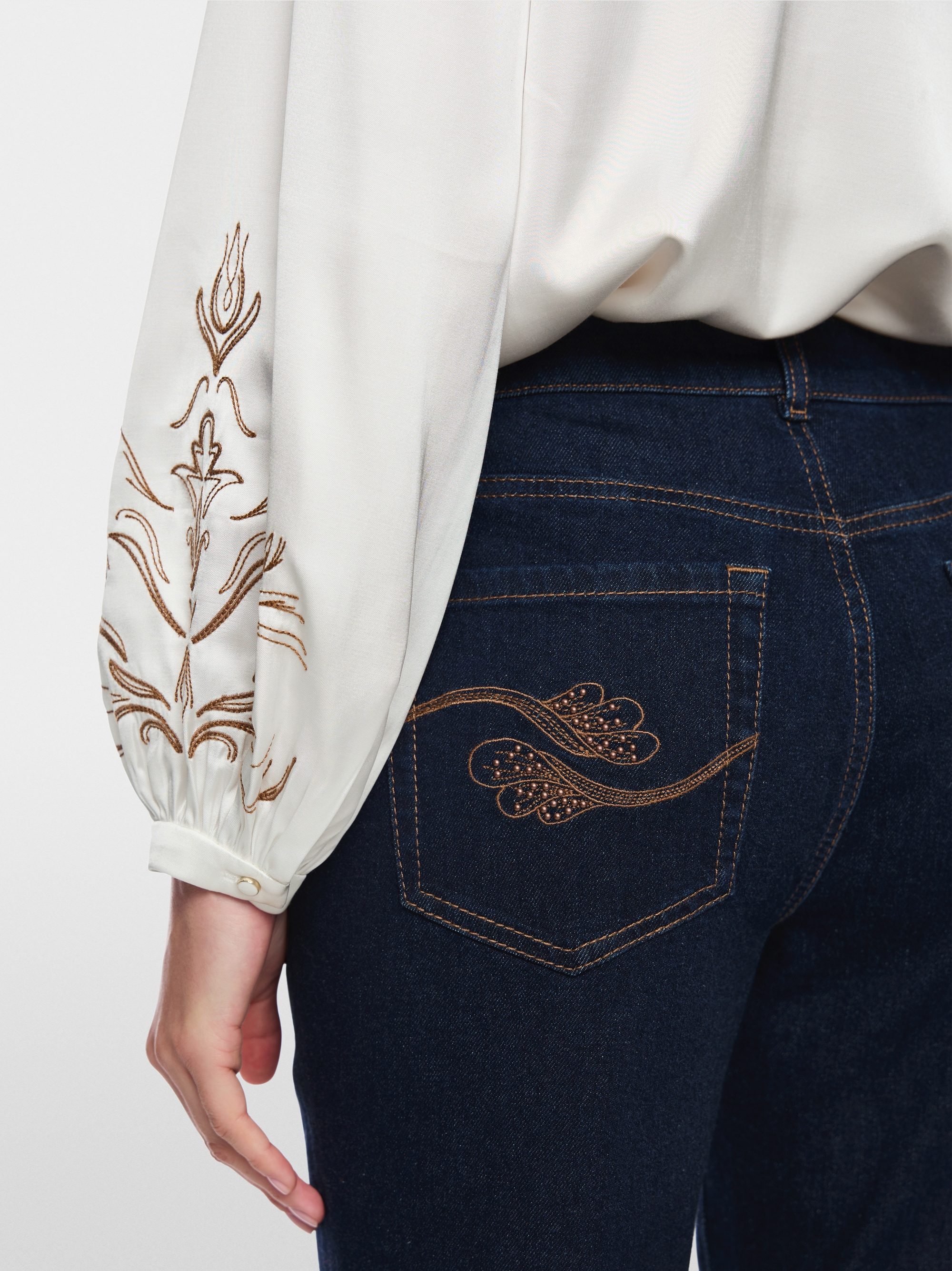RIAD jeans with paisley embroidery