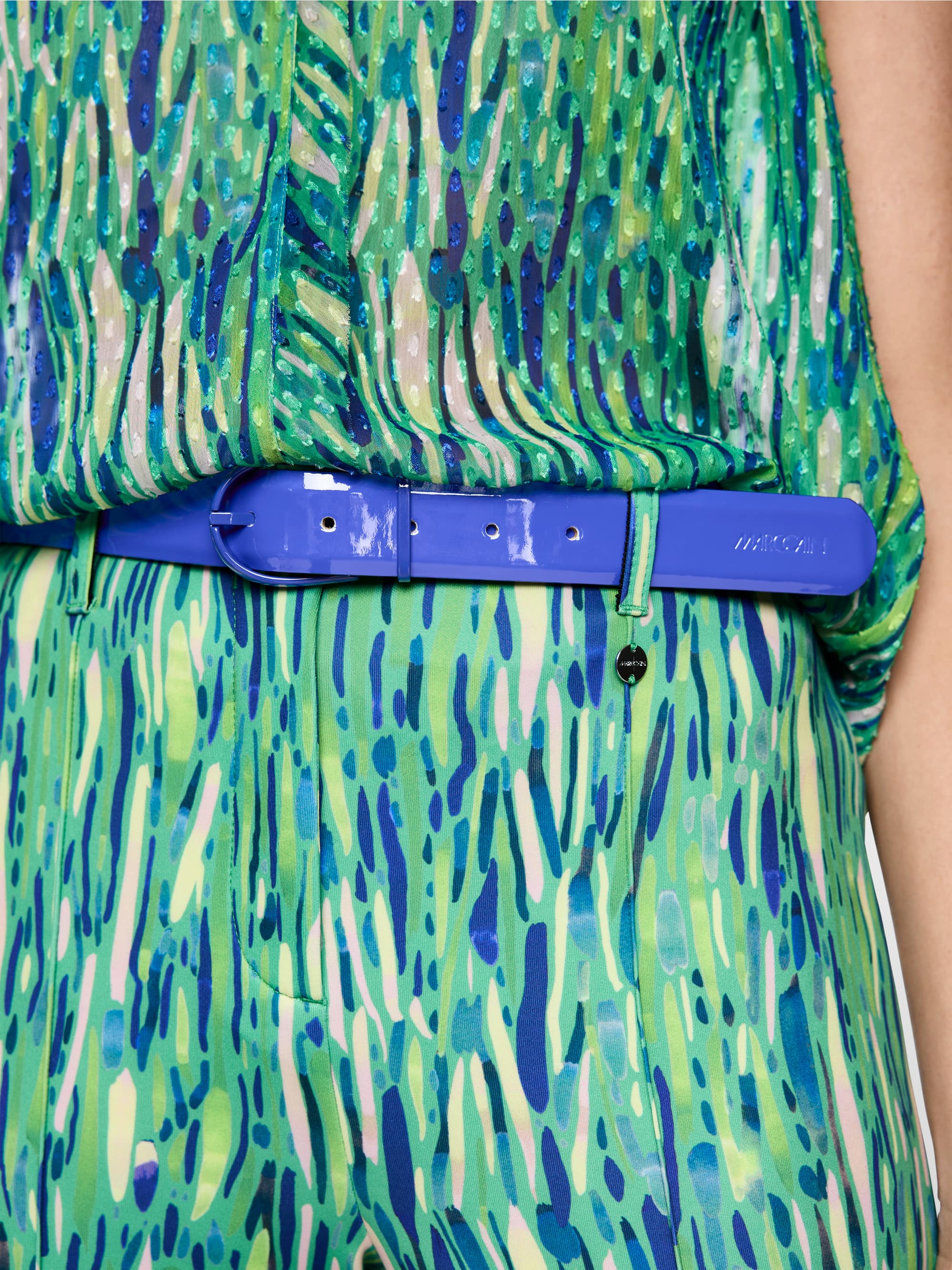 Patent leather belt with logo embossing