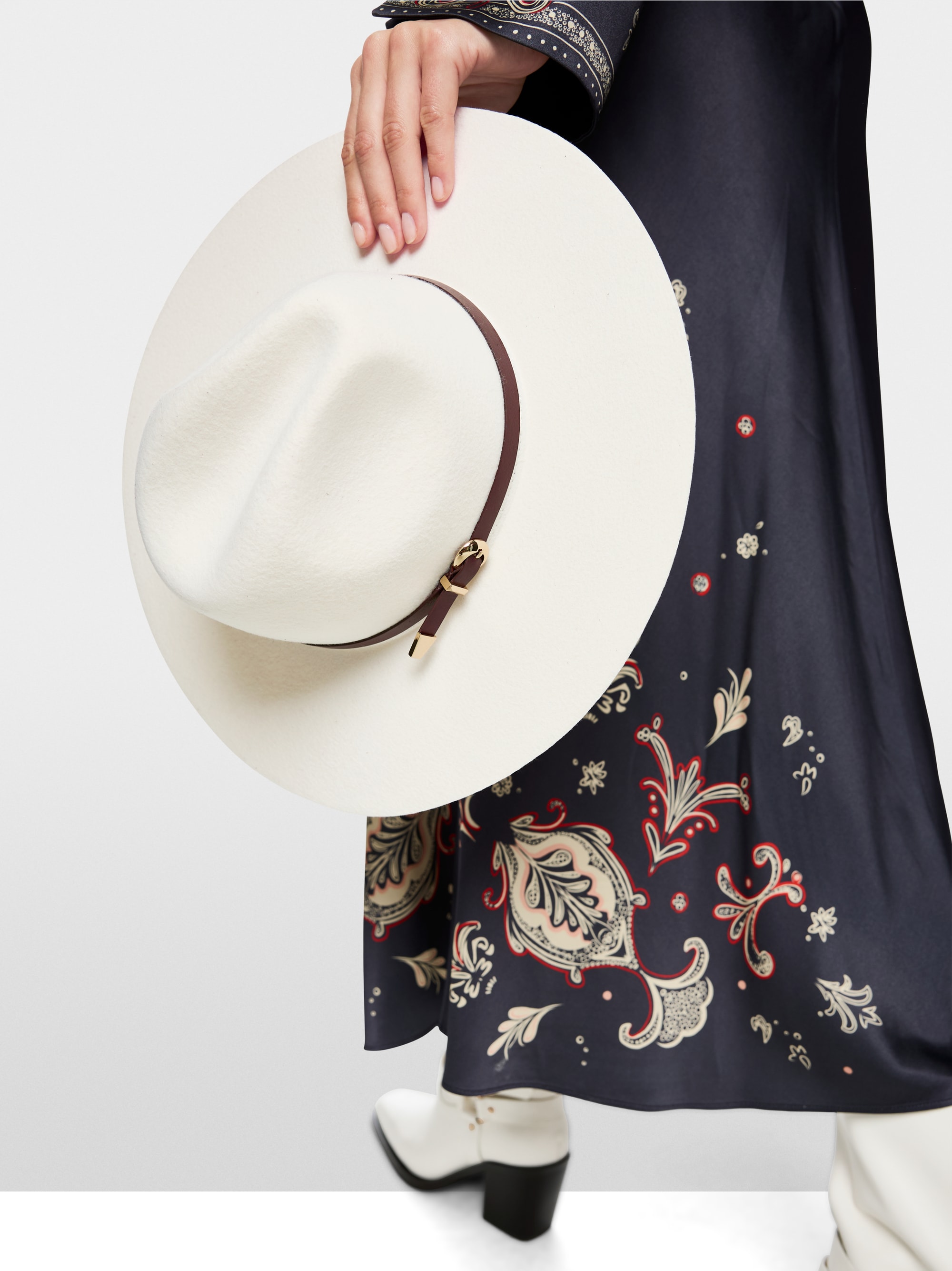 Wool fedora hat with leather band