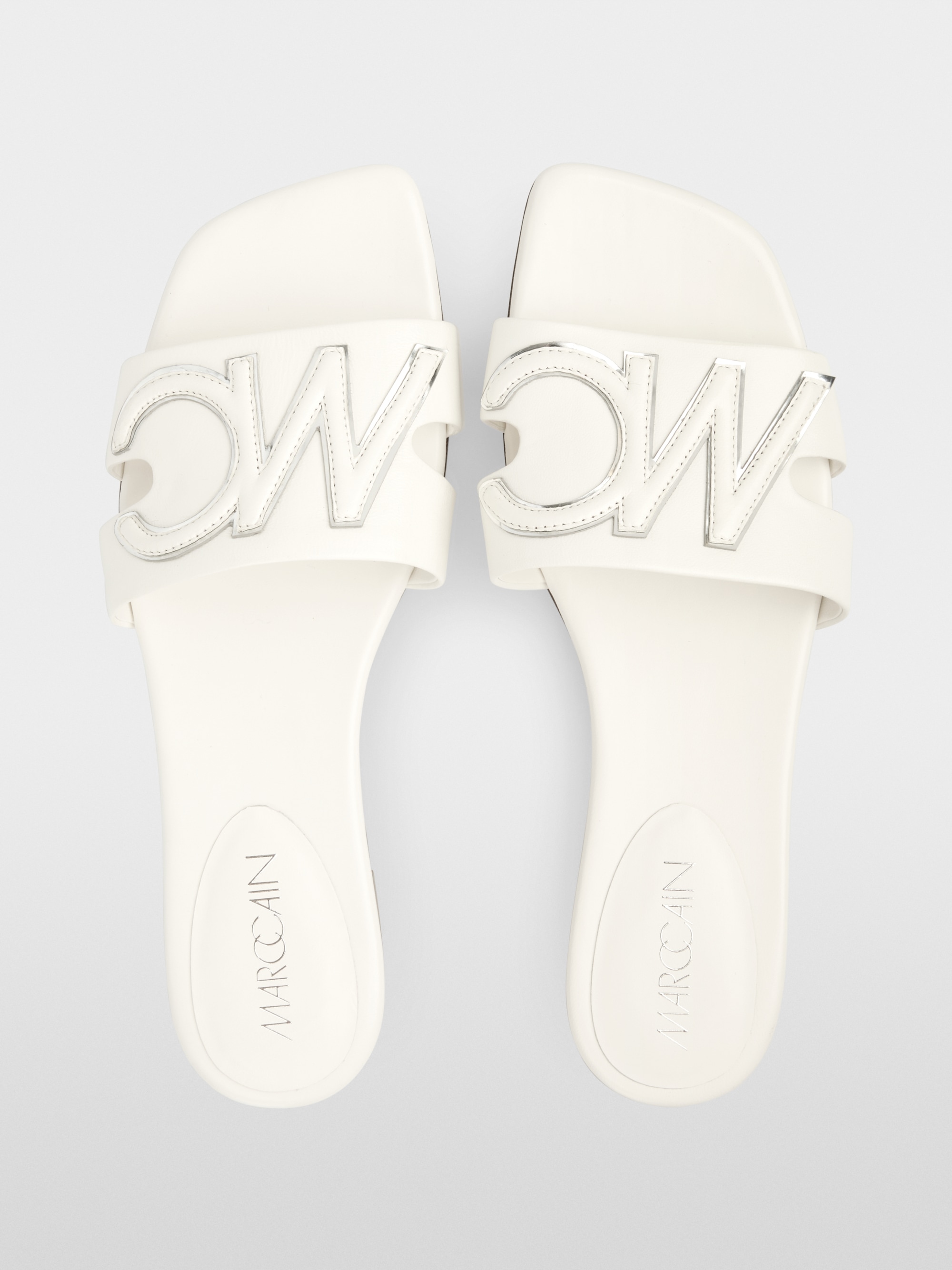 Sandales plates avec lanières décoratives