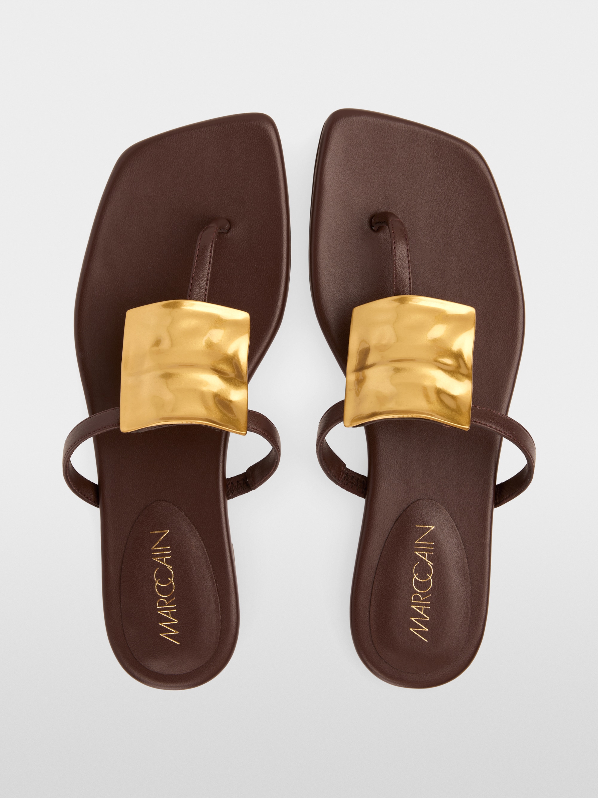 Leather toe thongs with decoration