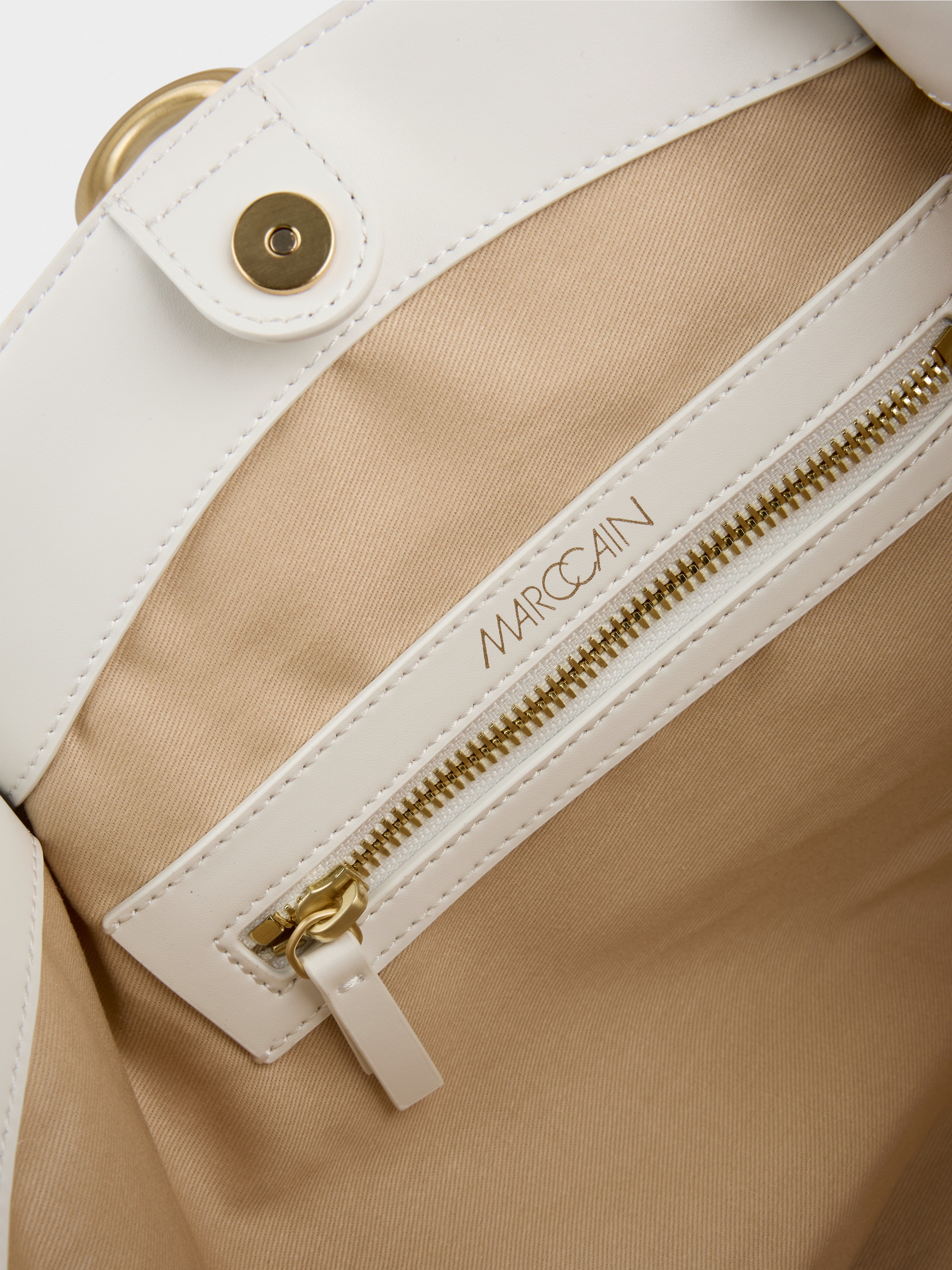 Shopper bag with handles in recycled leather