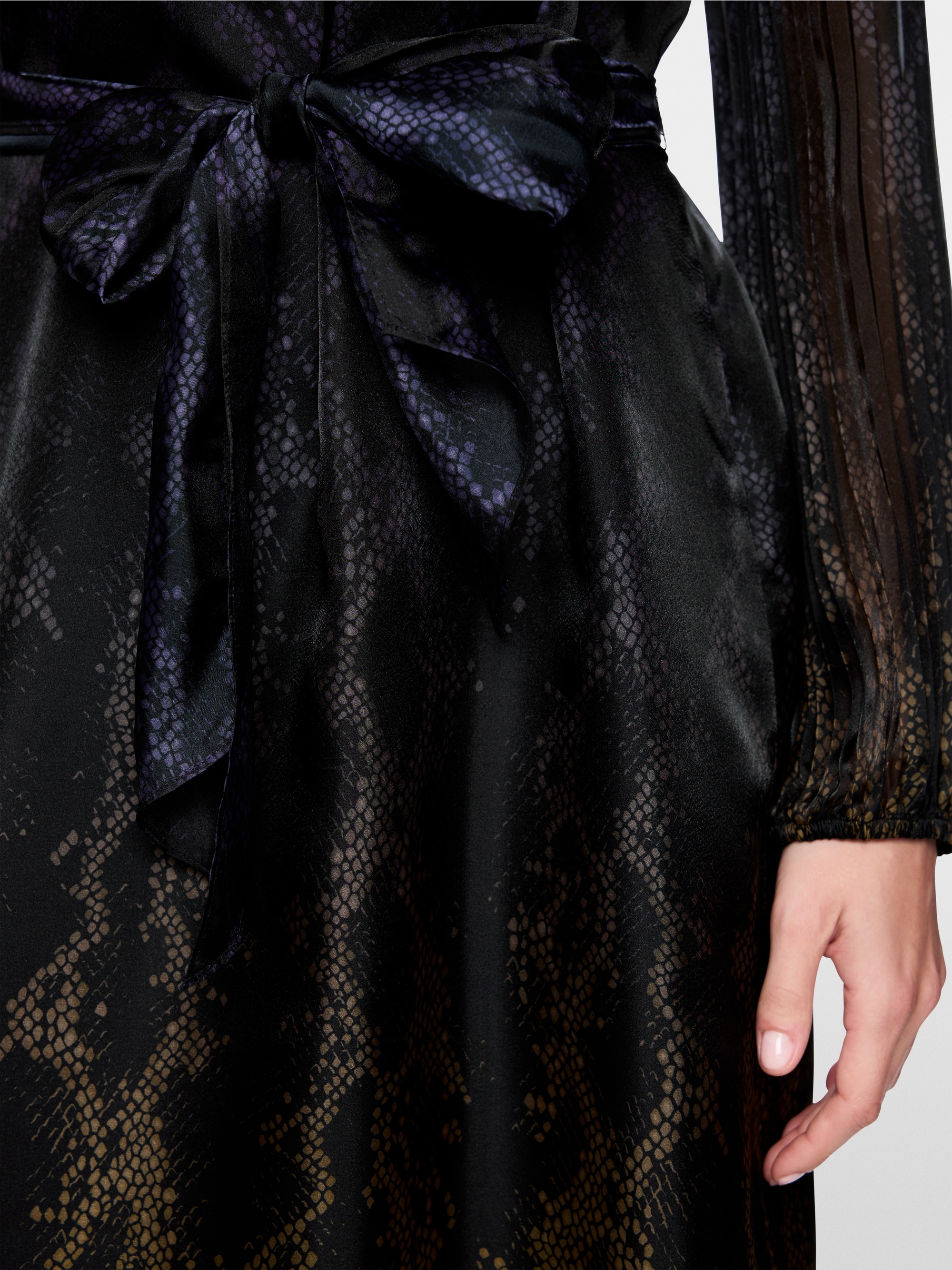 Robe à imprimé serpent et manches plissées