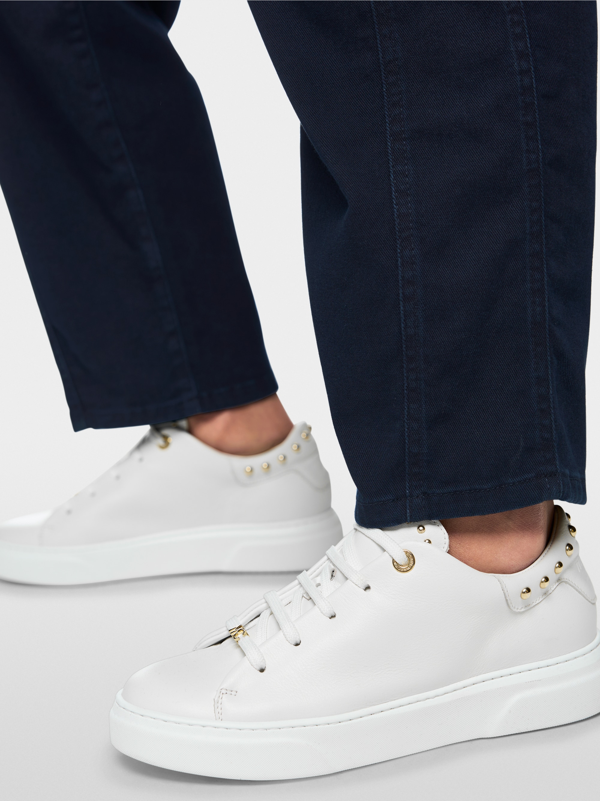 RUMA relaxed-fit jeans with O-shape