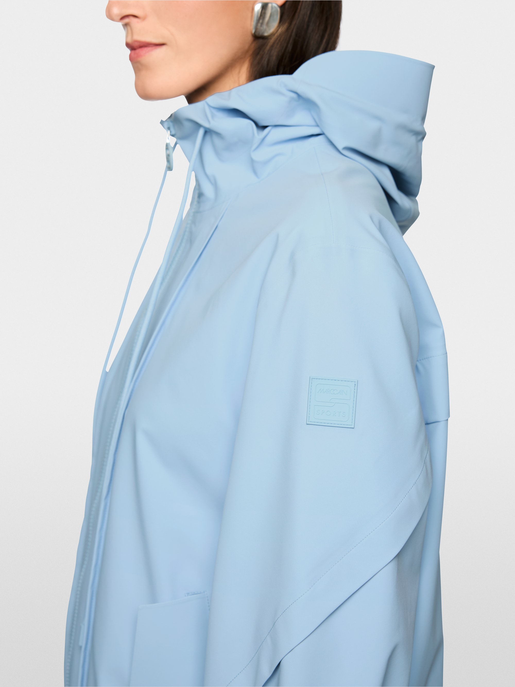 Lightweight outdoor jacket with hood