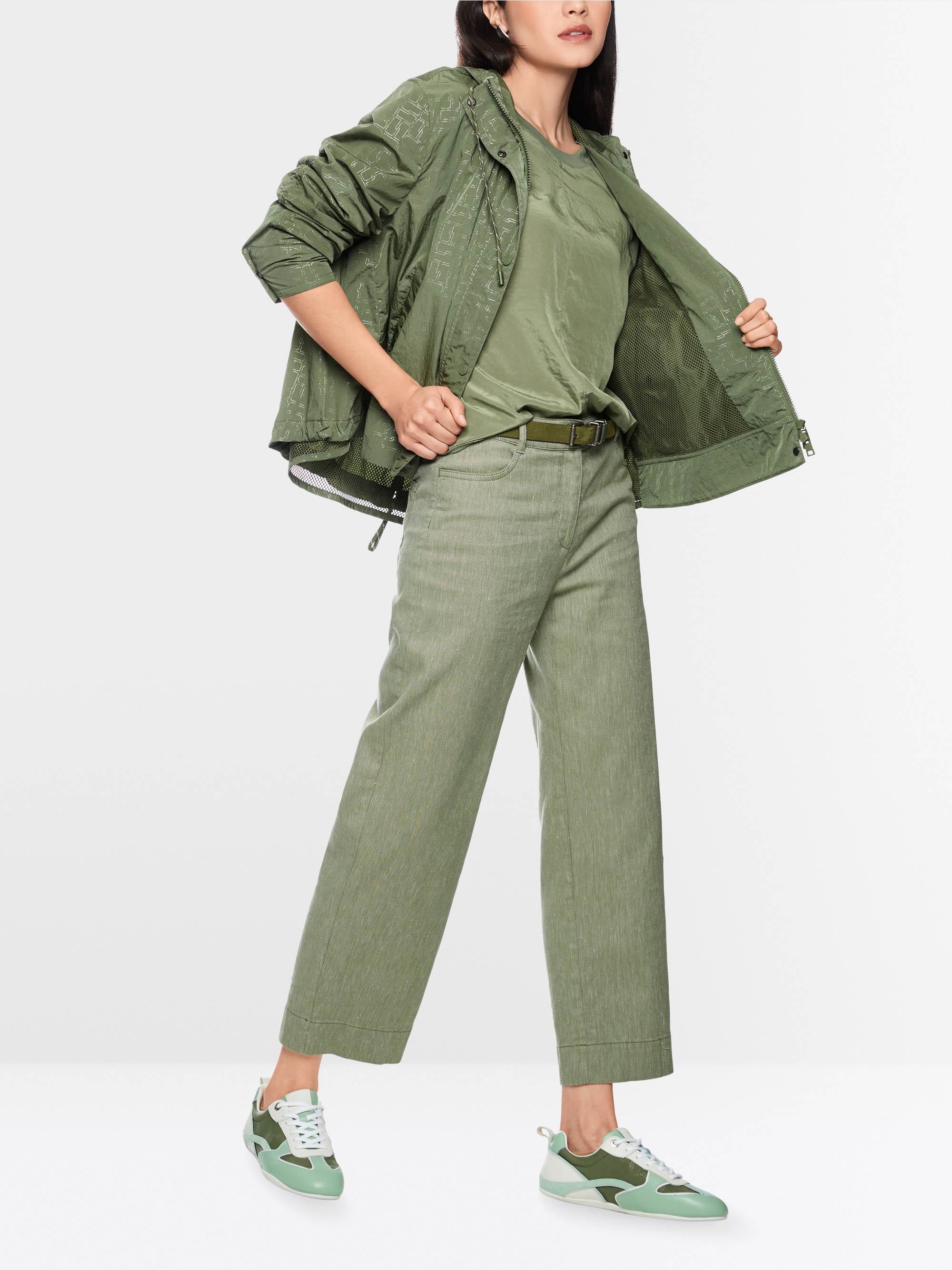 Lightweight outdoor jacket