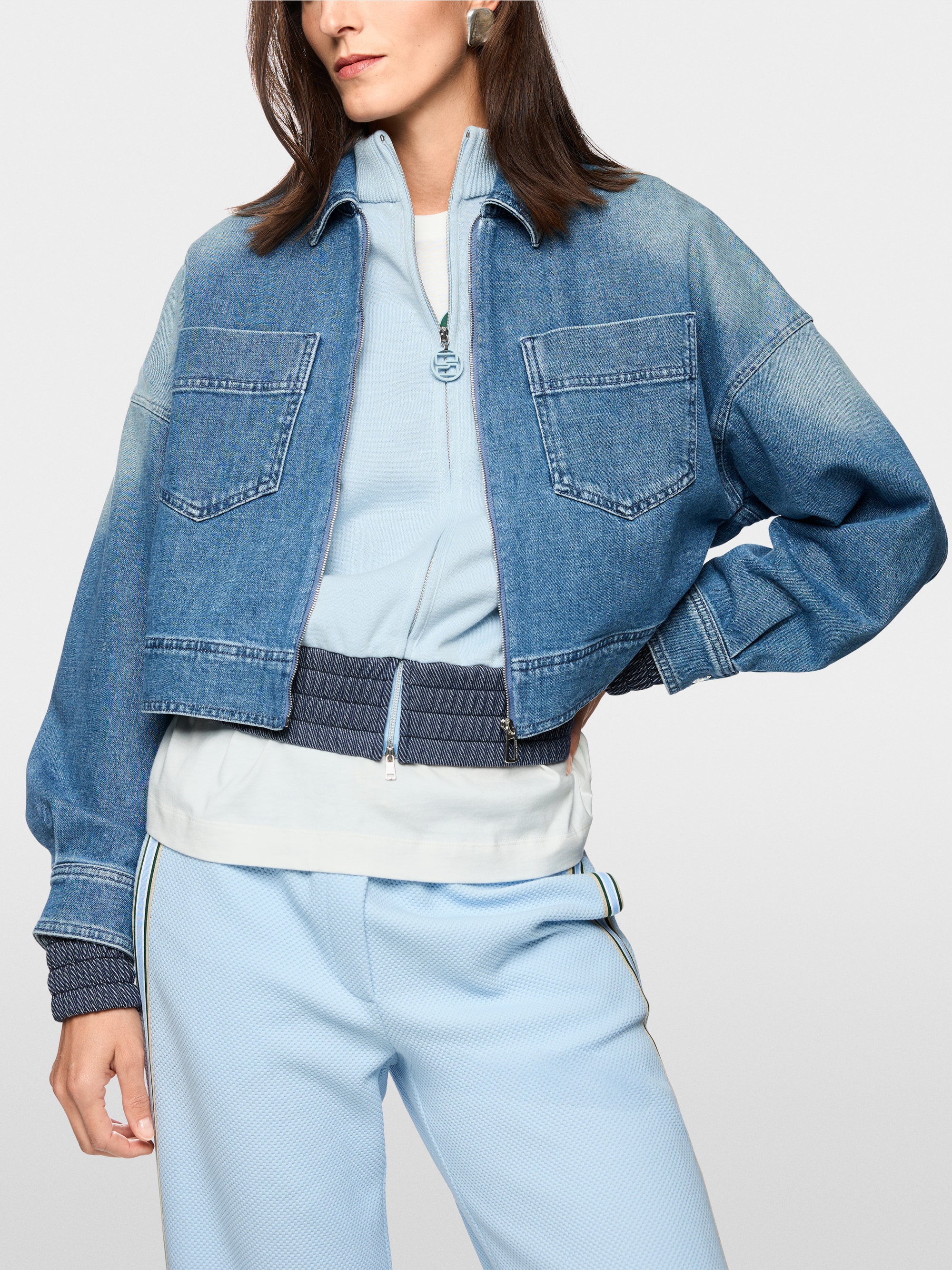 Short denim jacket with zip