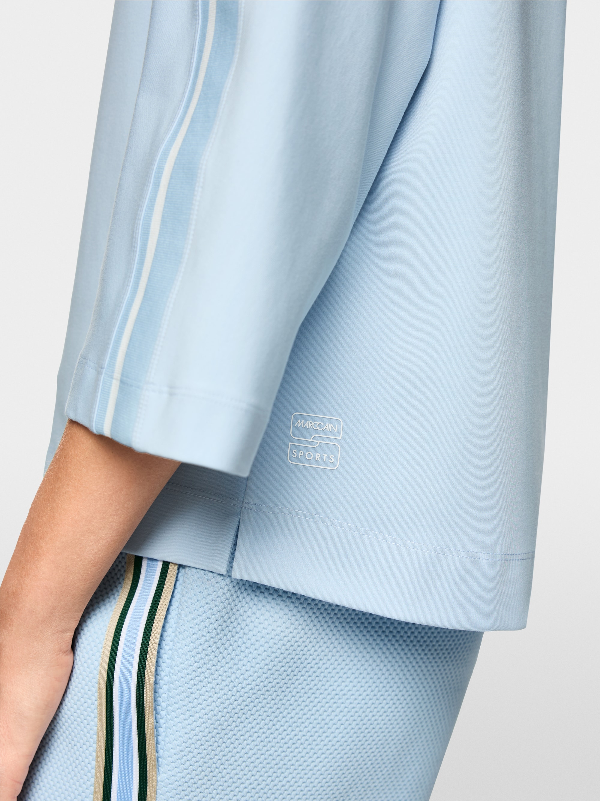 Sweatshirt with stand-up collar