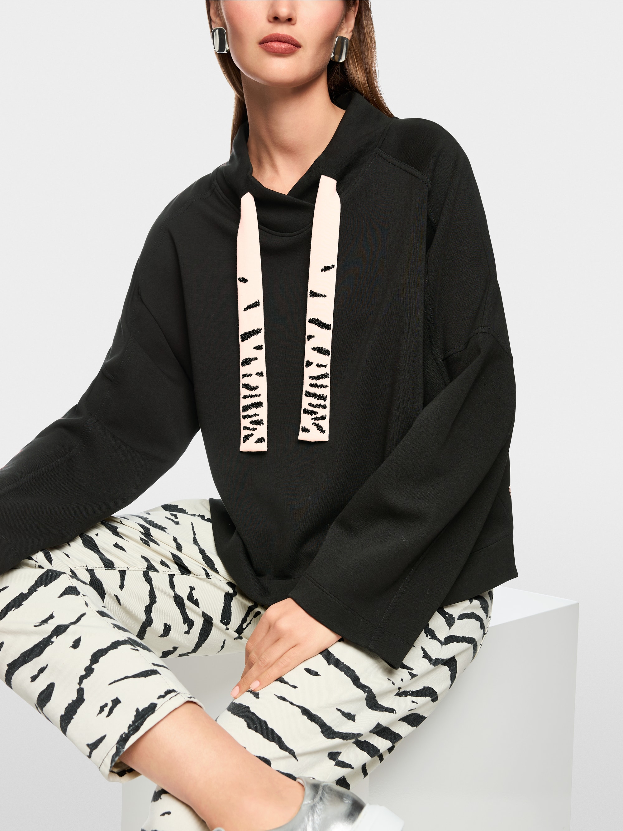 Loose-cut sweatshirt