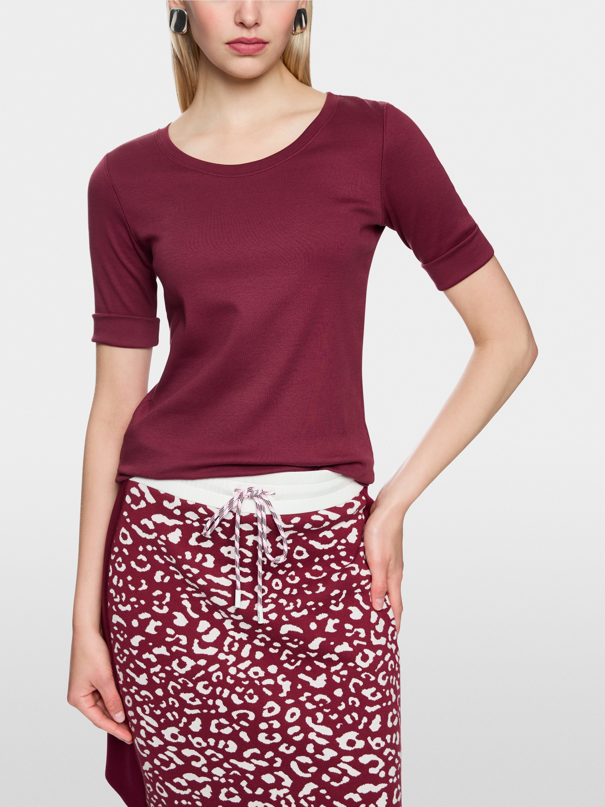 T-shirt with half-length sleeves