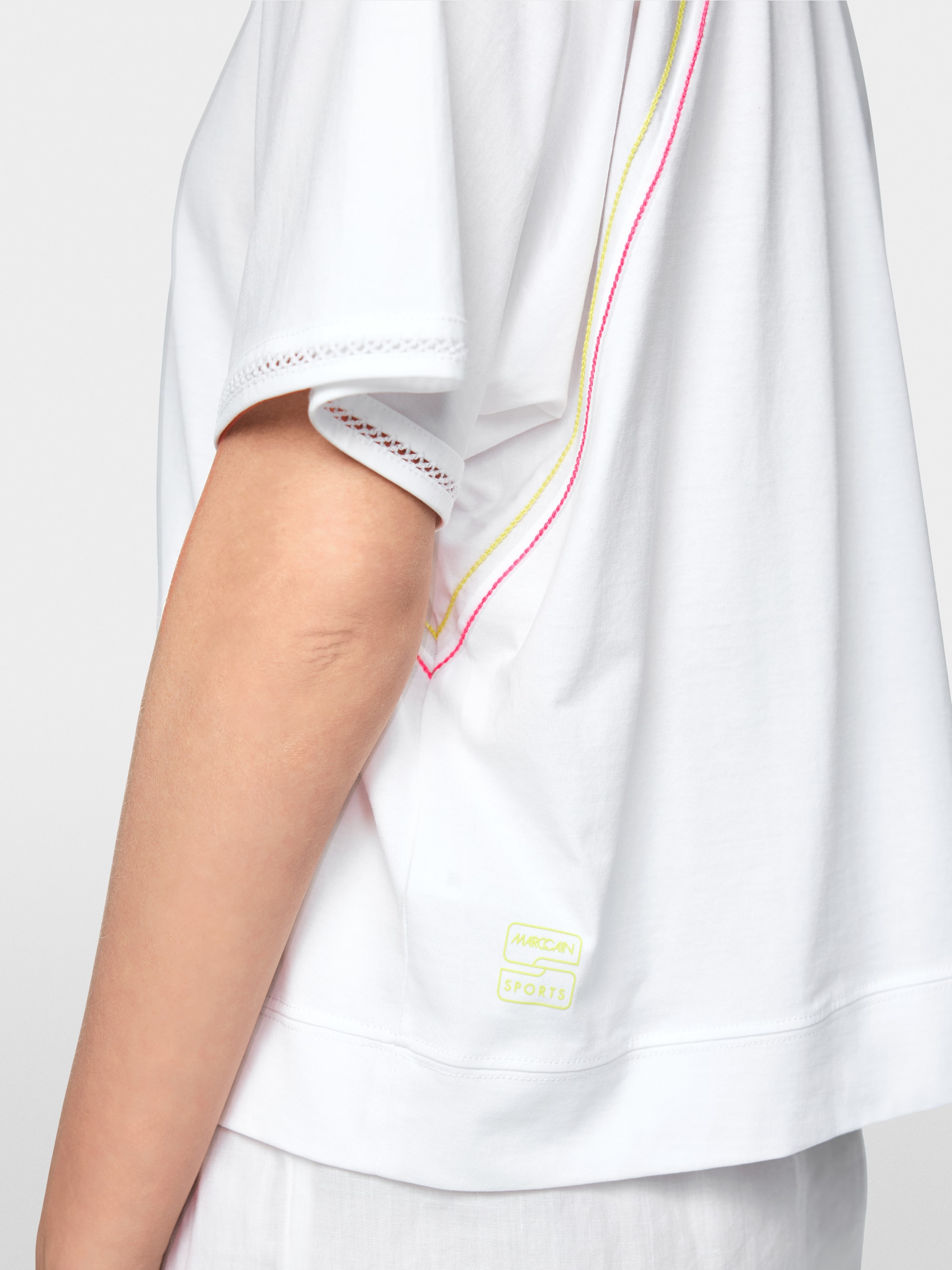 Casual T-shirt with raglan sleeves