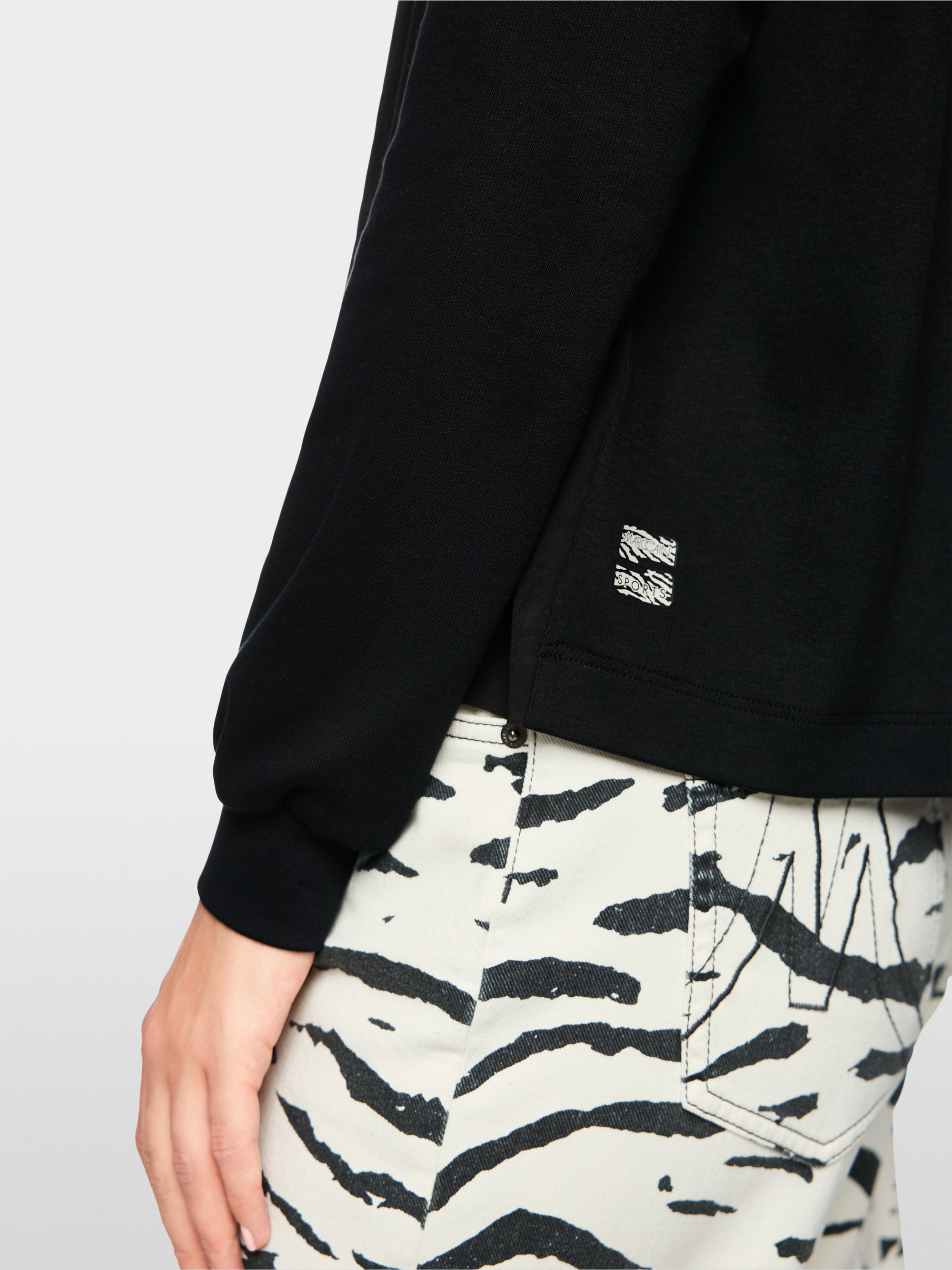 Long-sleeved shirt with materials mix