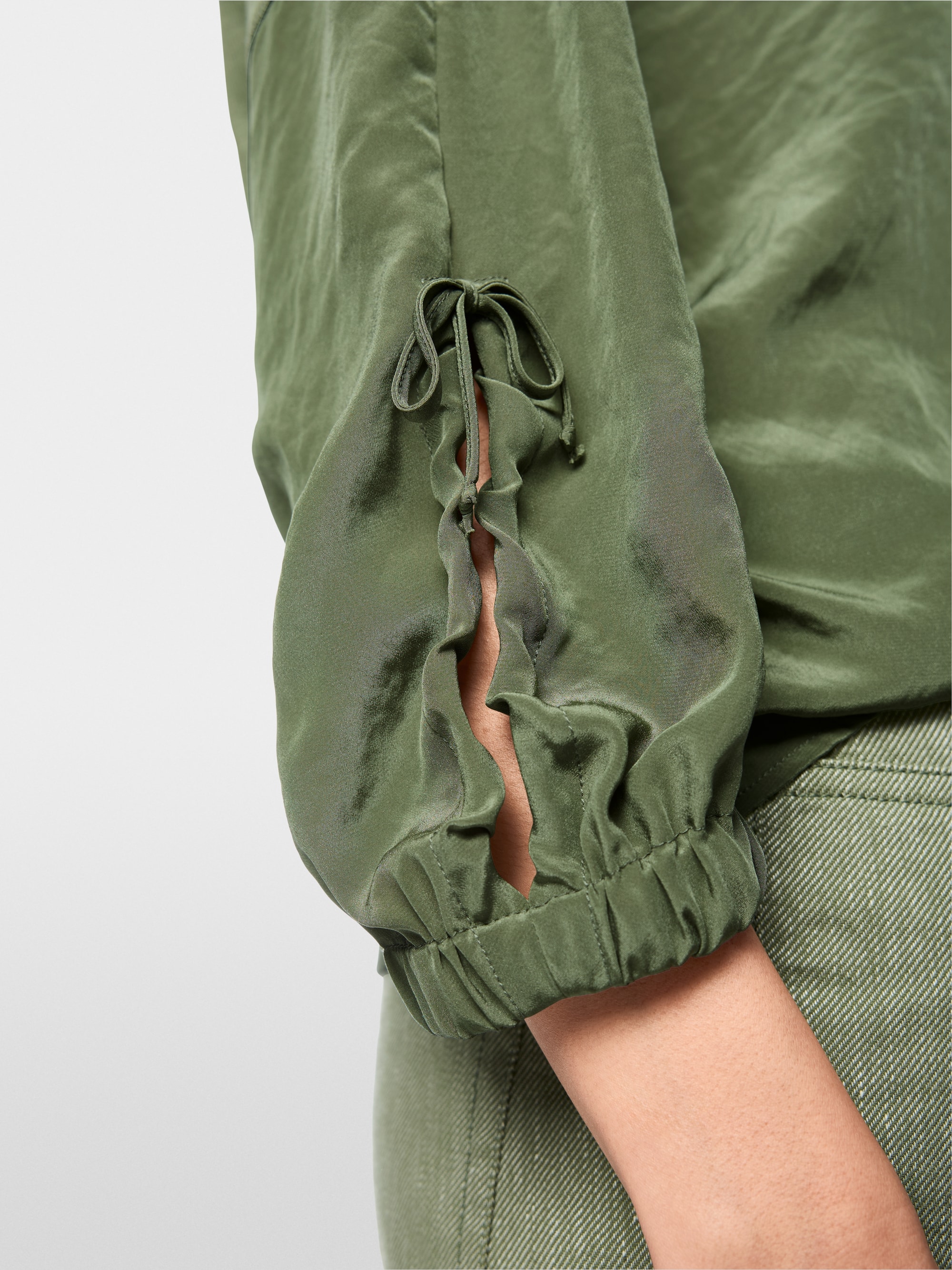 Blouse shirt in a mix of materials