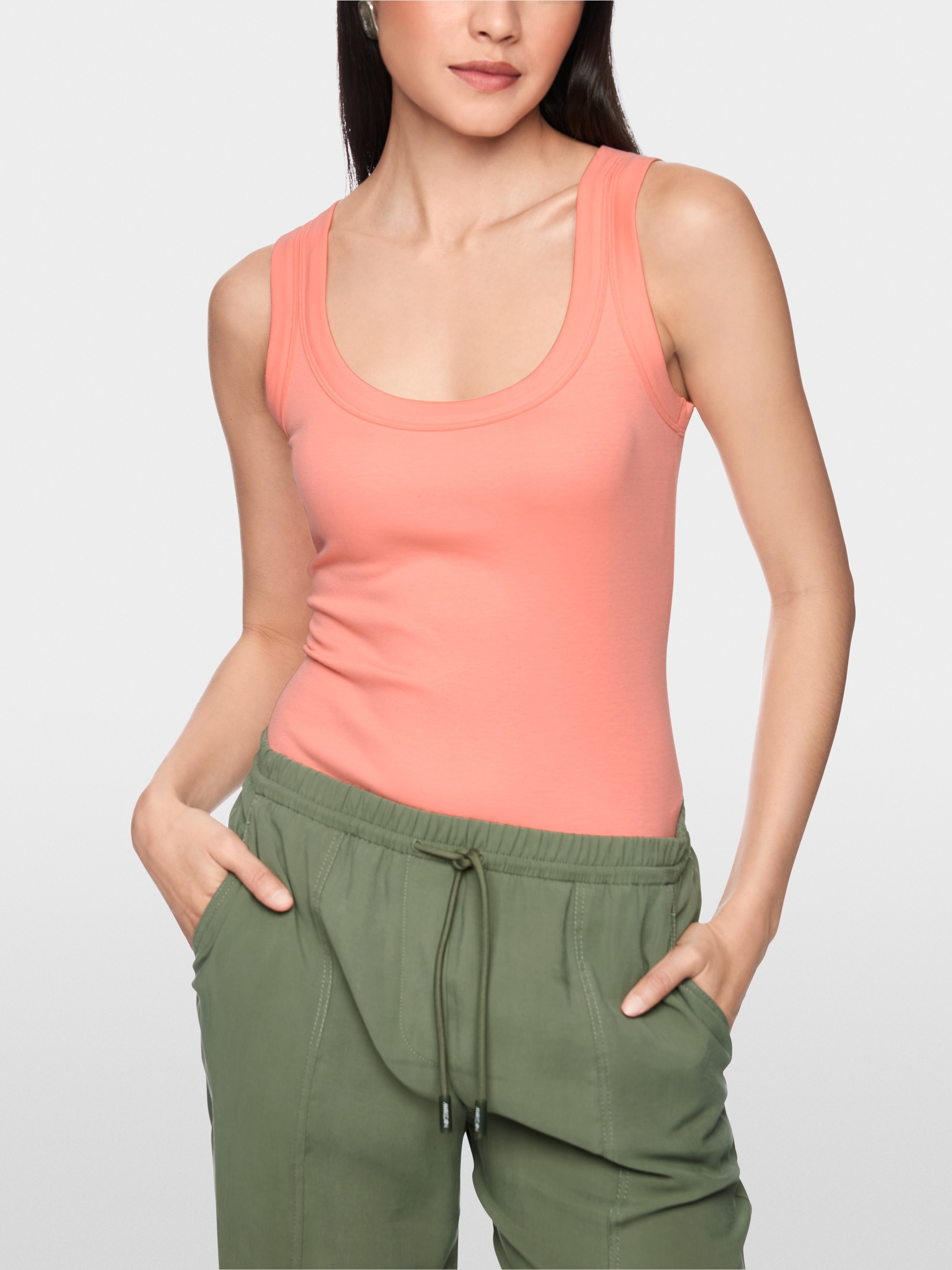 Basic top made from stretch cotton