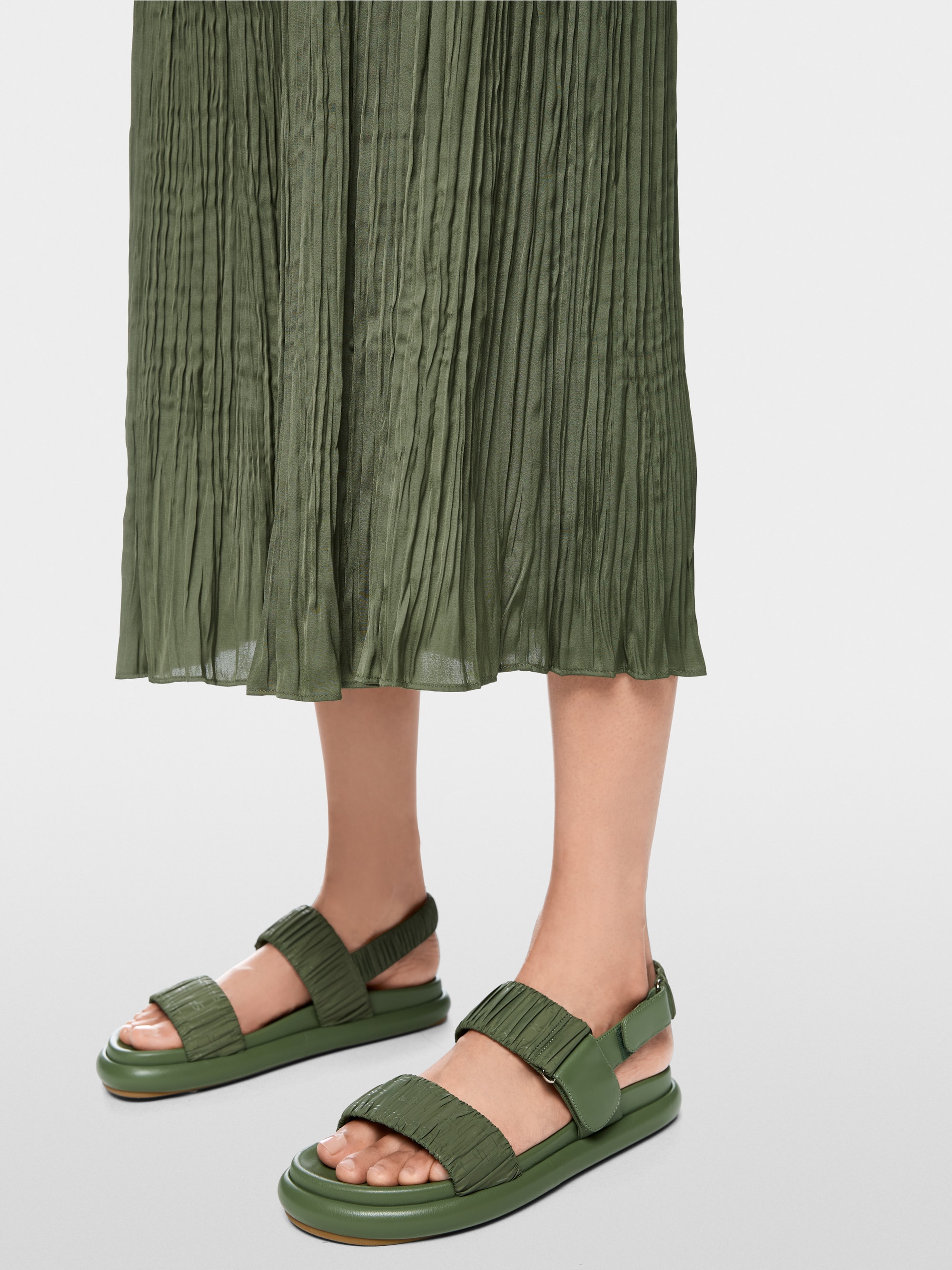 Pleated skirt ‘Rethink Together’