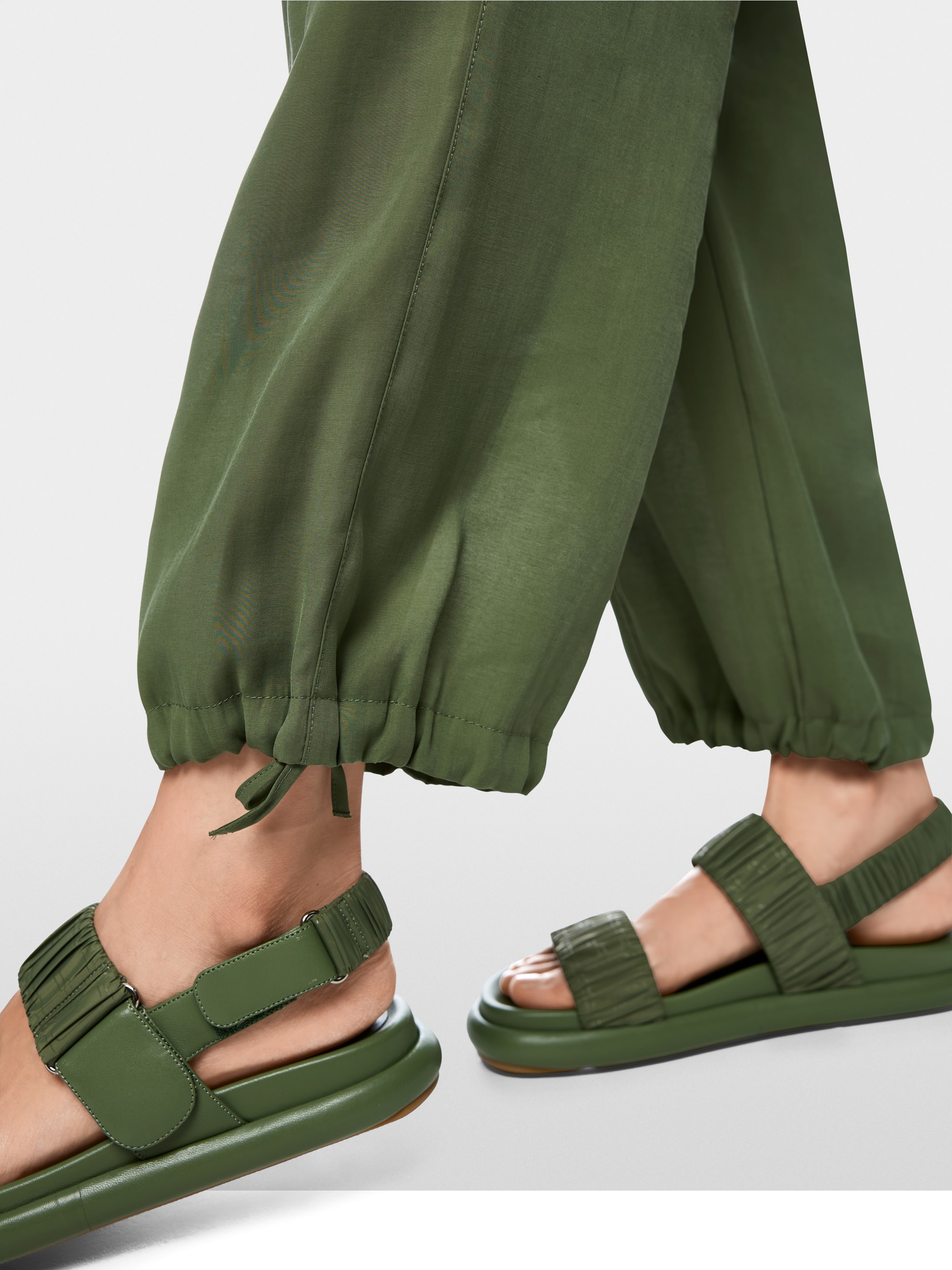 REWARI jogging-style trousers