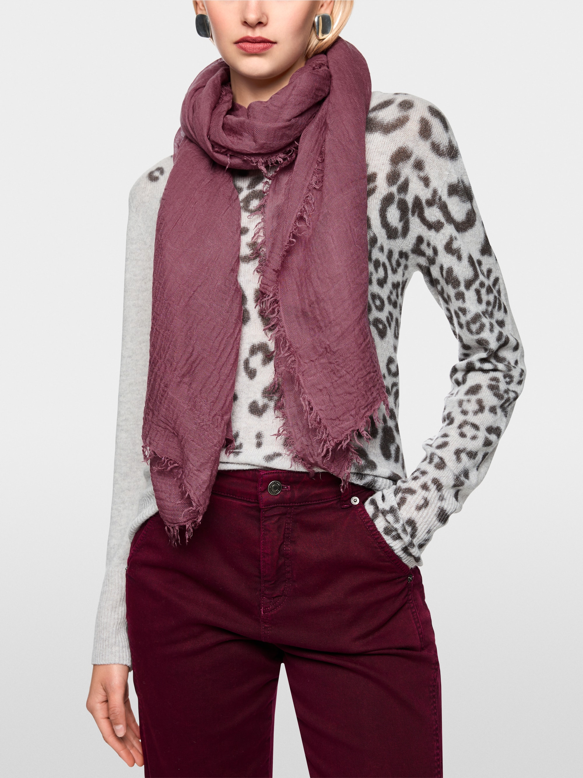 Scarf with crinkle effect