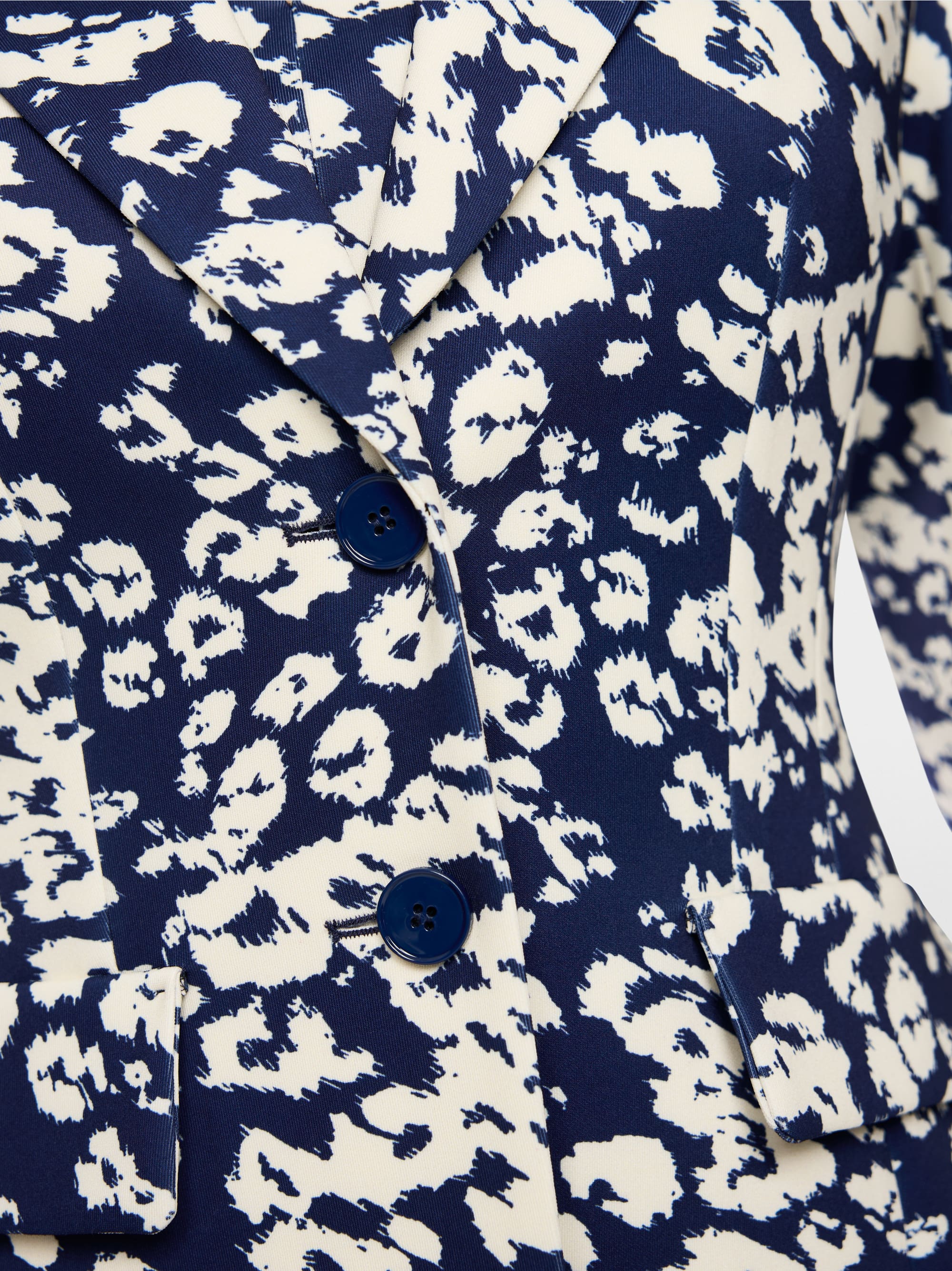 Fitted blazer with print
