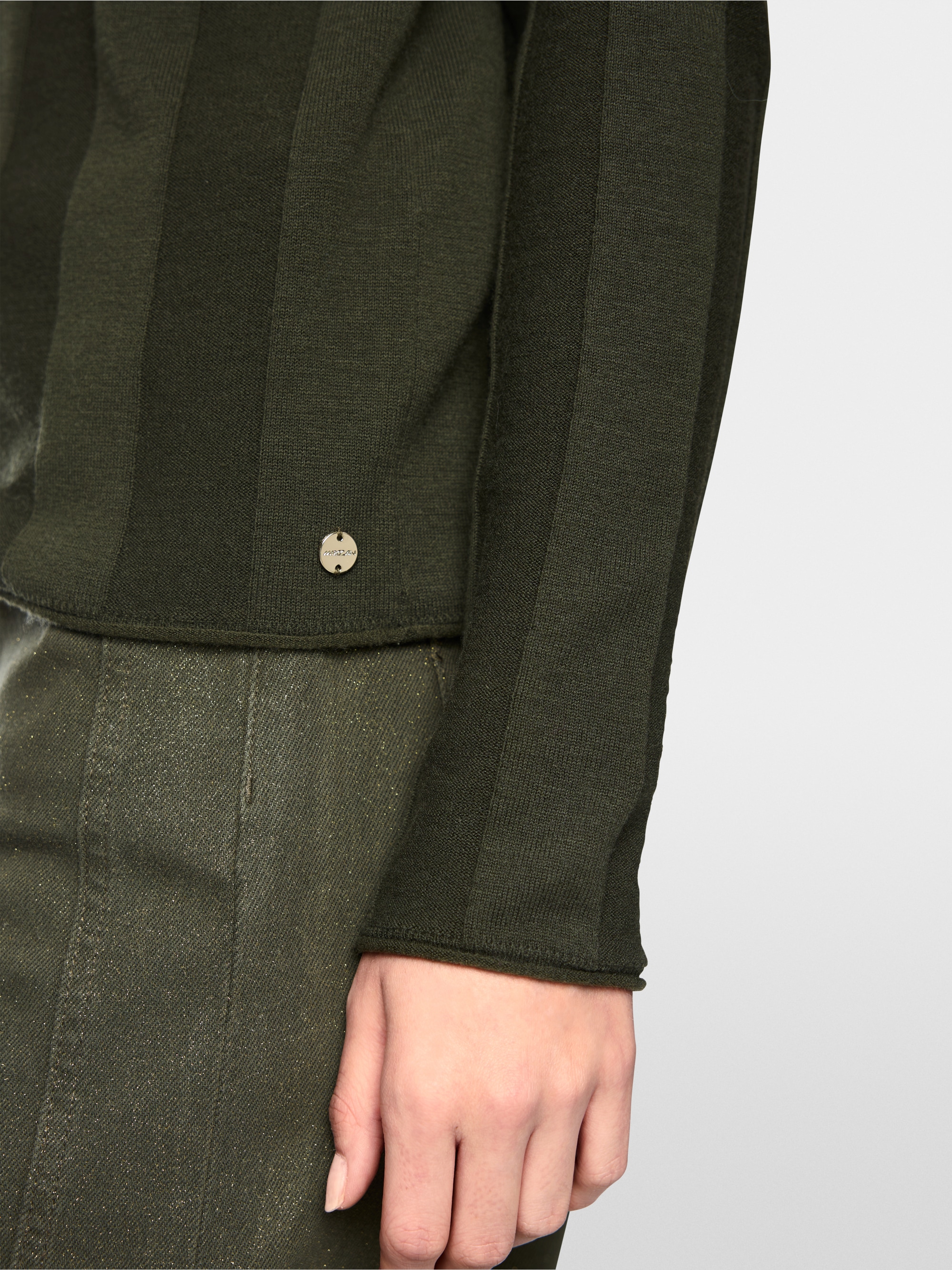 Slim-fit jumper with stand-up collar