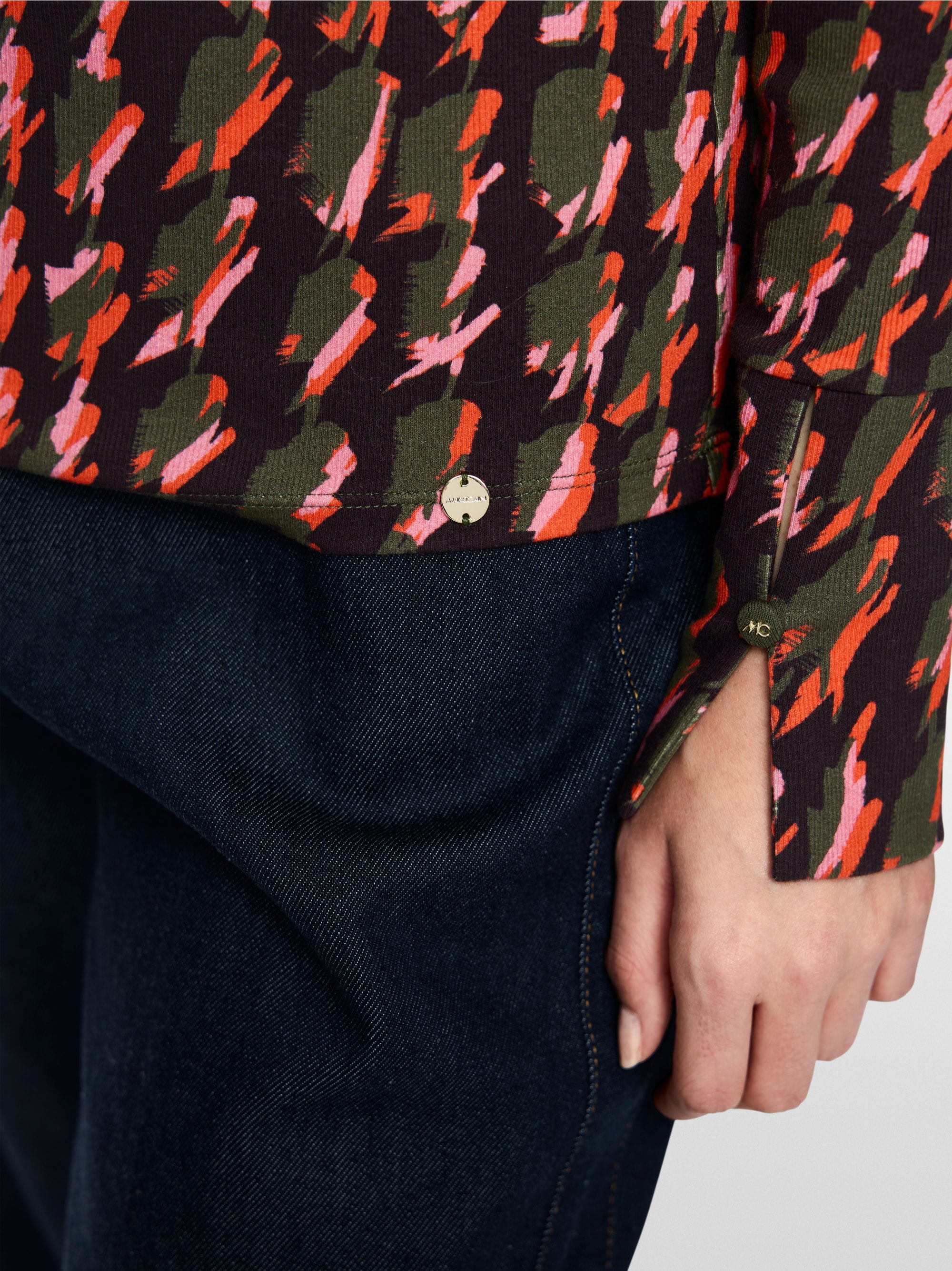 Shirt with abstract houndstooth pattern