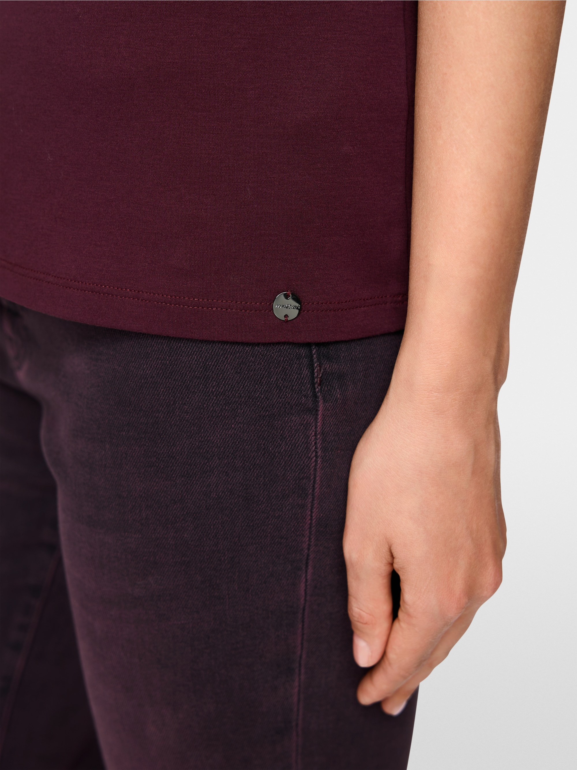 T-shirt with sequinned embroidery