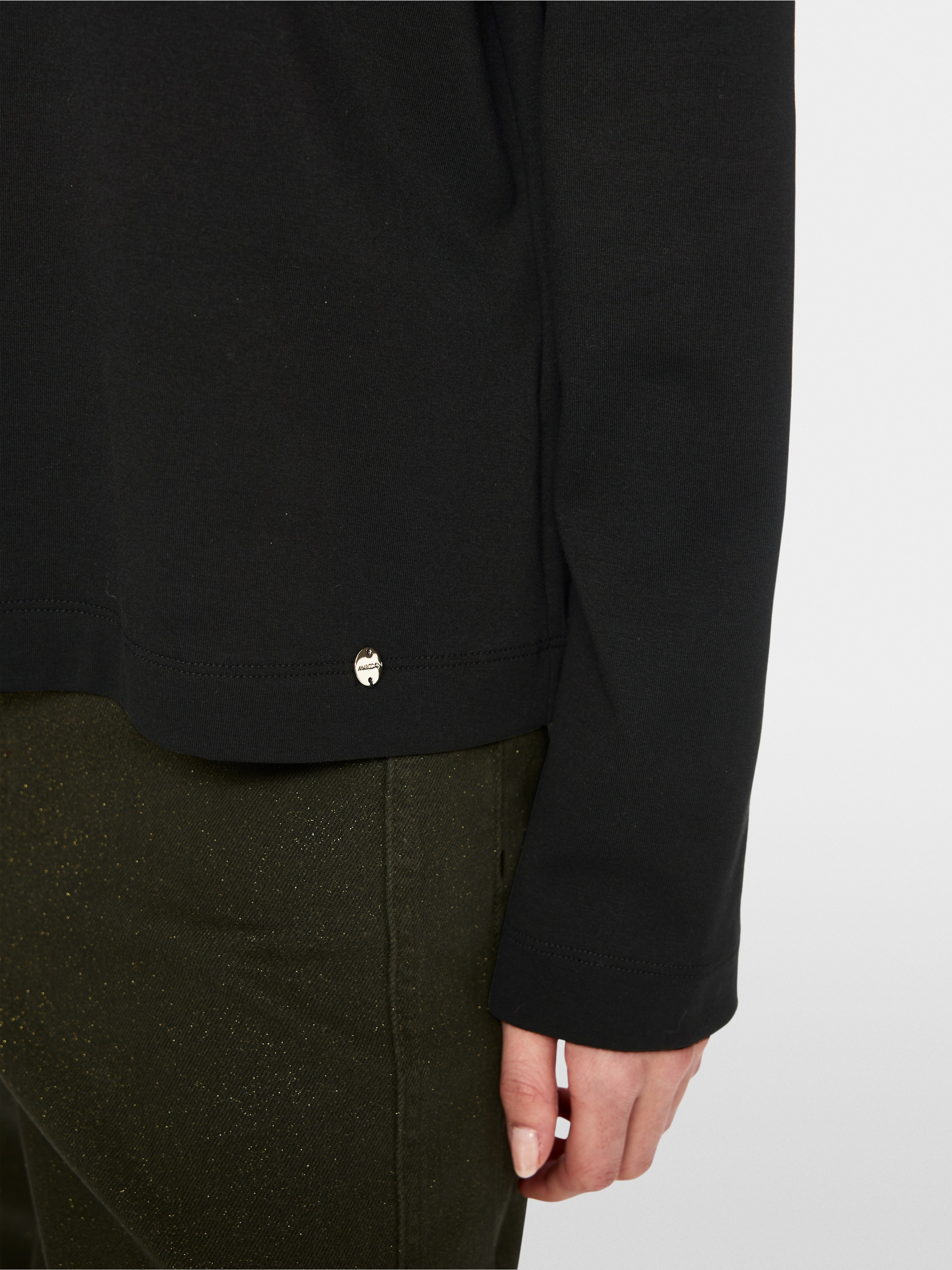 Shirt with knitted collar