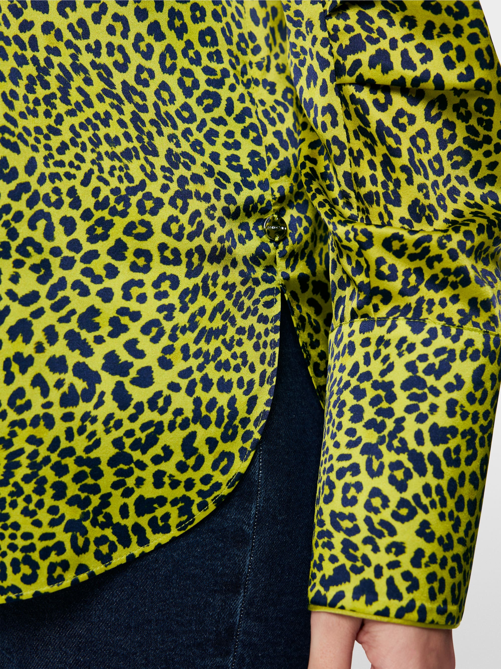 Blouse with animal print