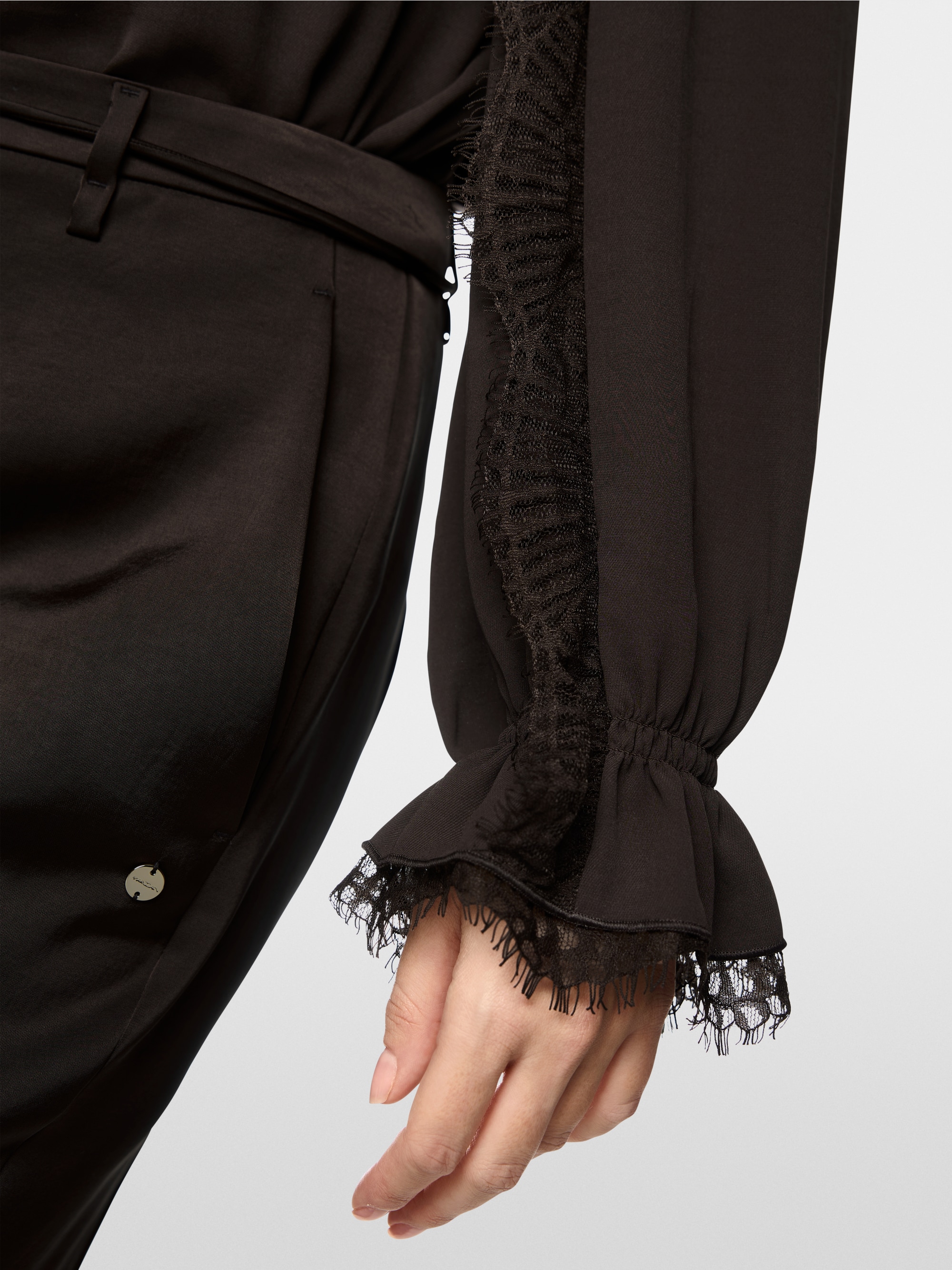 Flowing blouse with lace