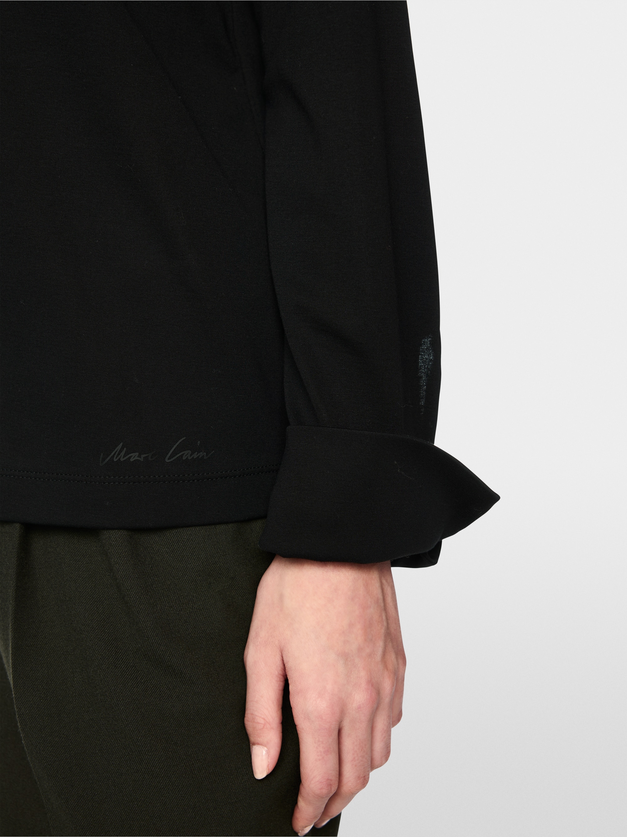 Blouse with glitter buttoning