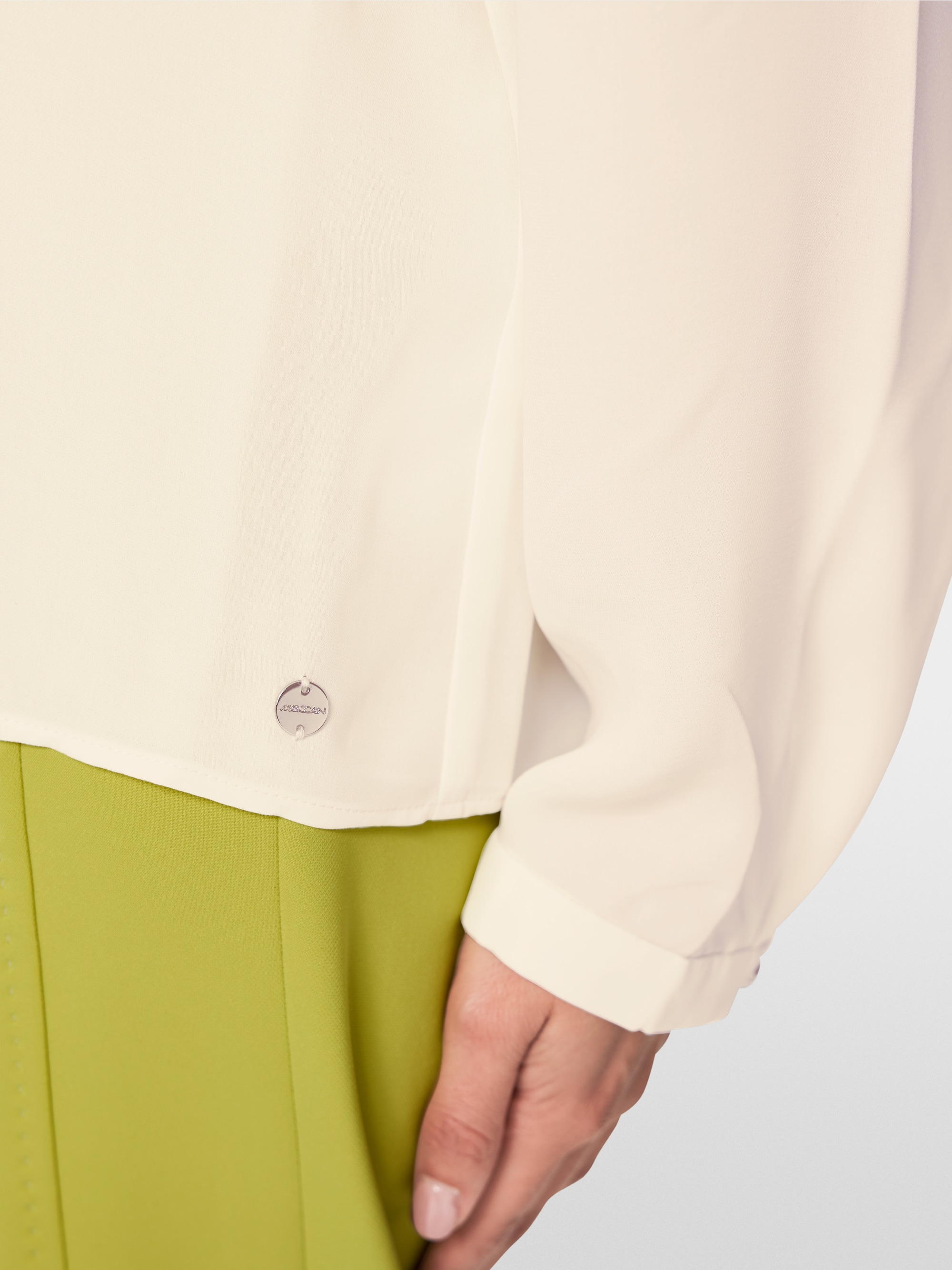 Blouse with flounces