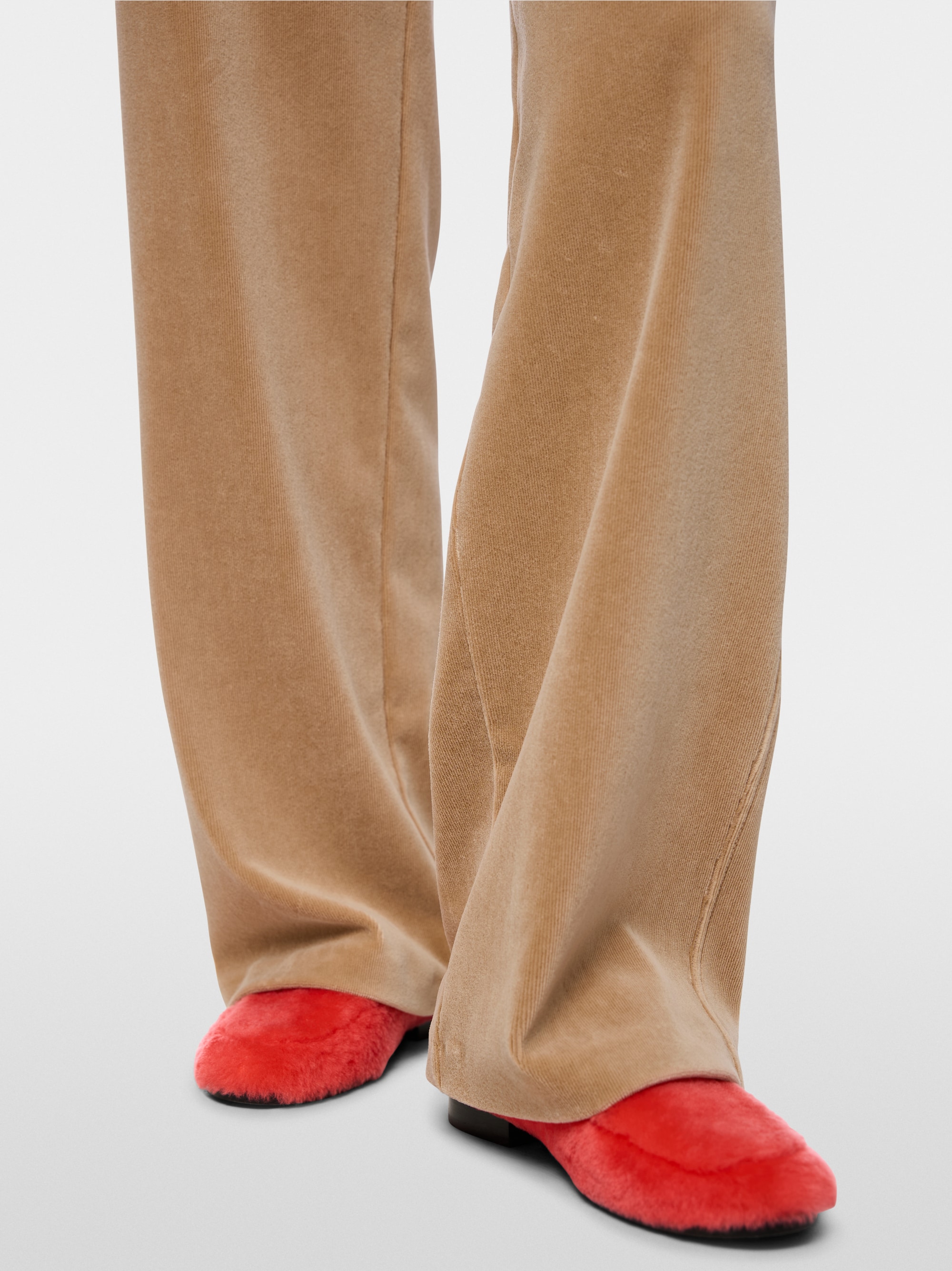 WUKARI fine corduroy trousers