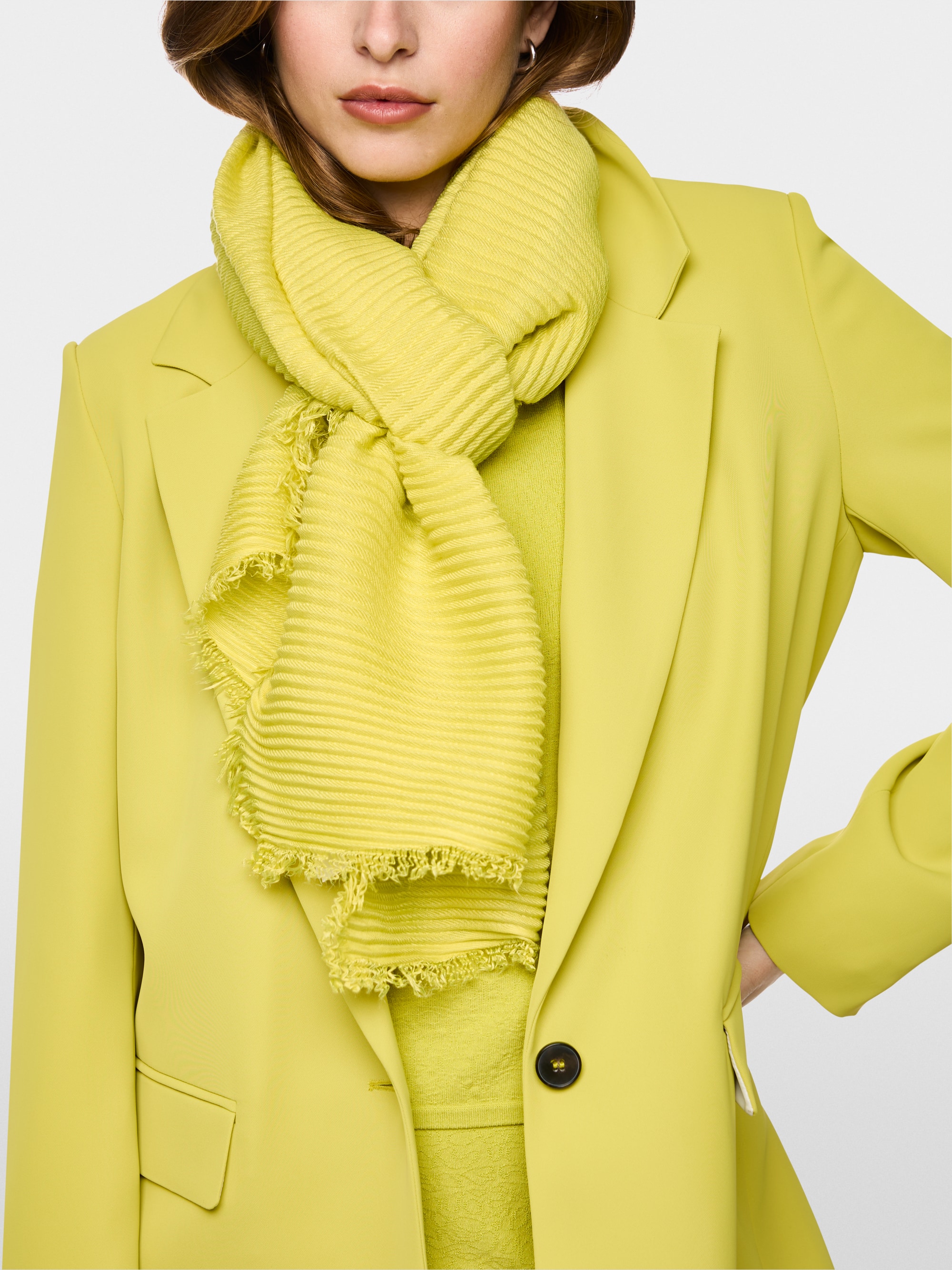 Pleated fringed scarf