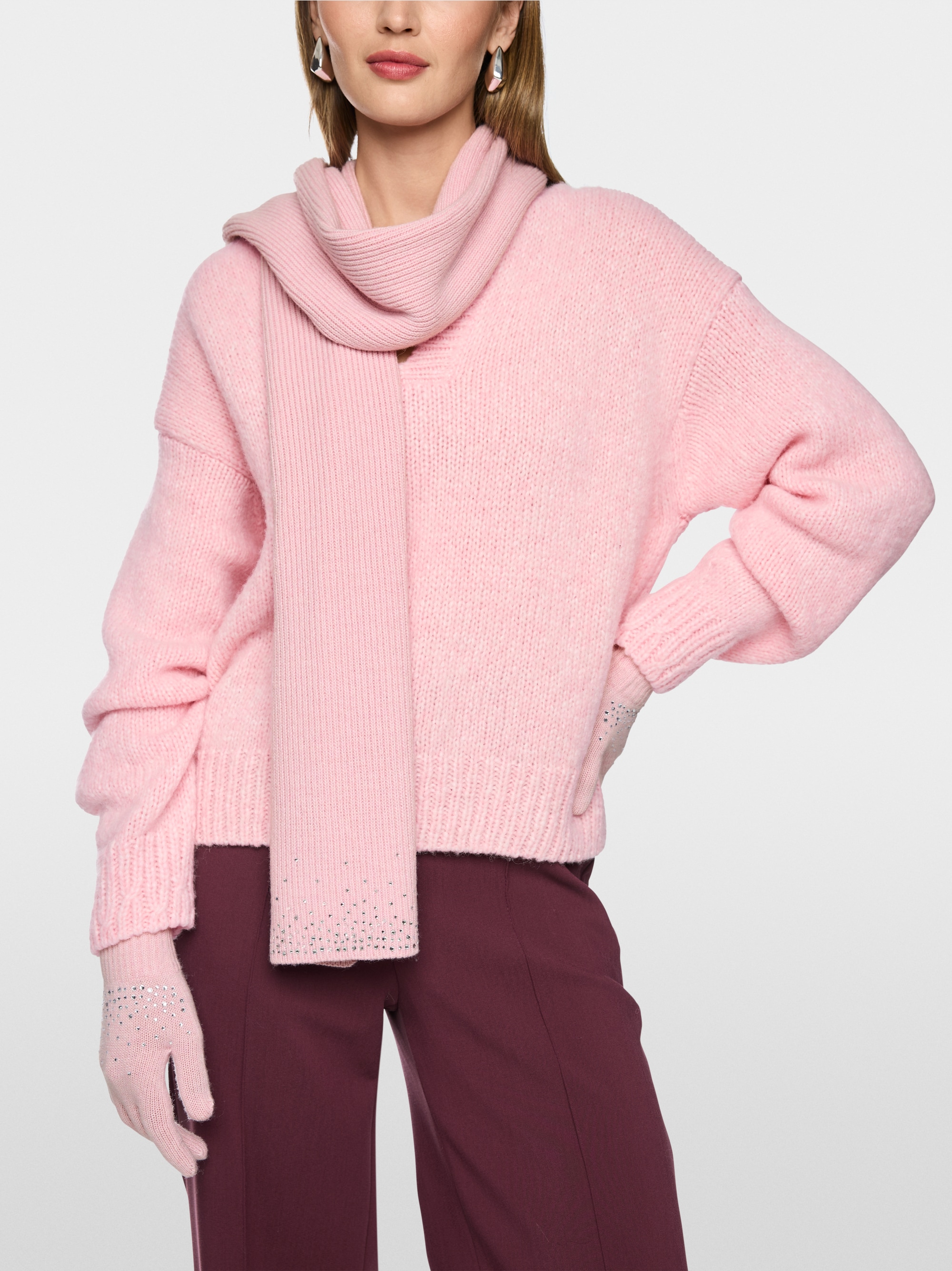 Fine-knit scarf with rhinestones
