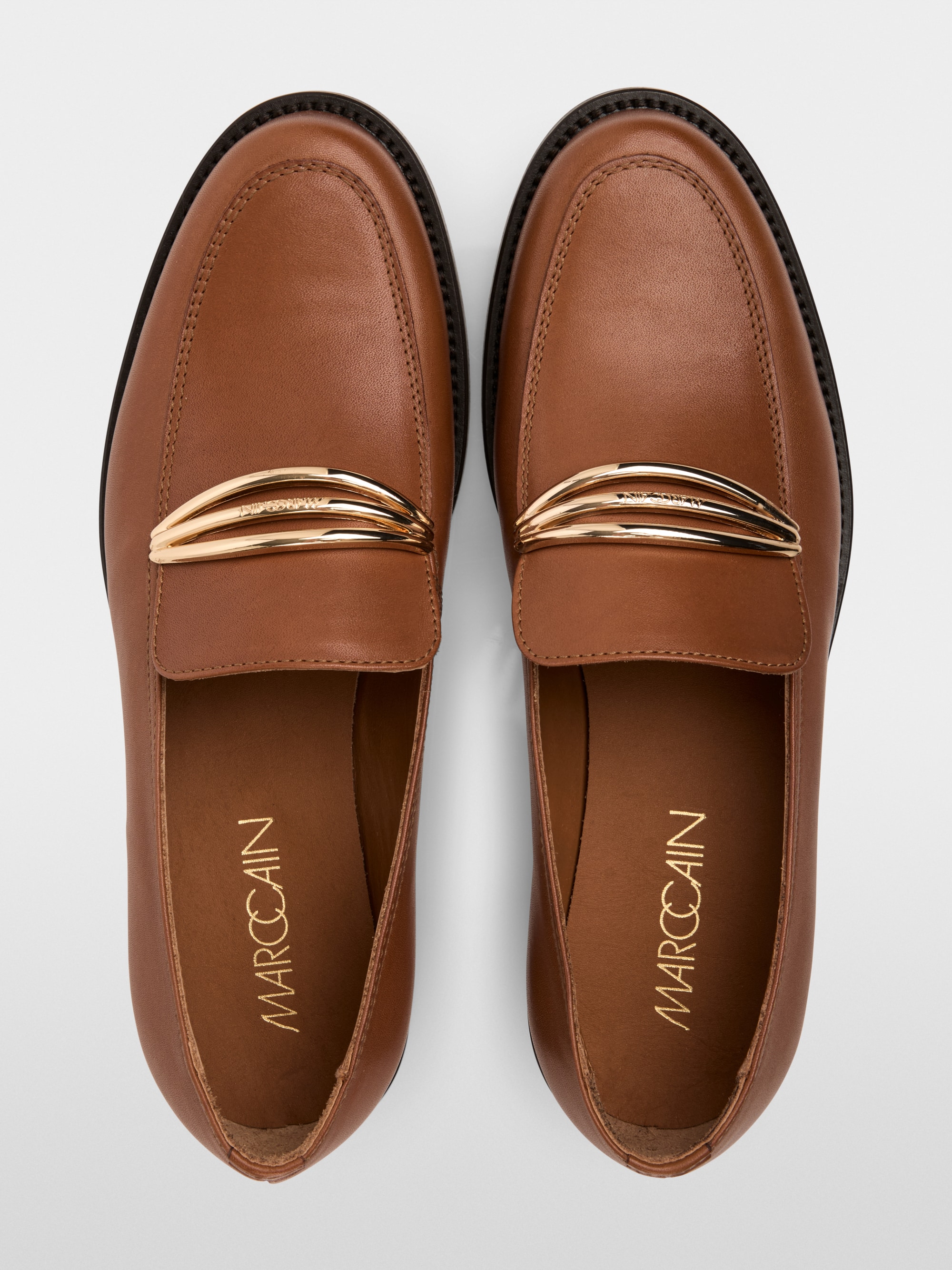 Mocassins en cuir avec boucle métallique raffinée