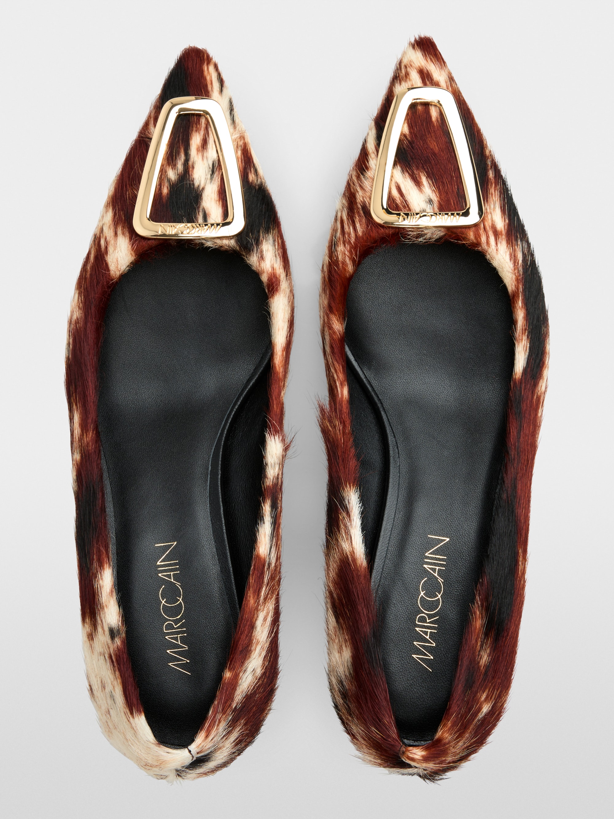 Extravagant pumps