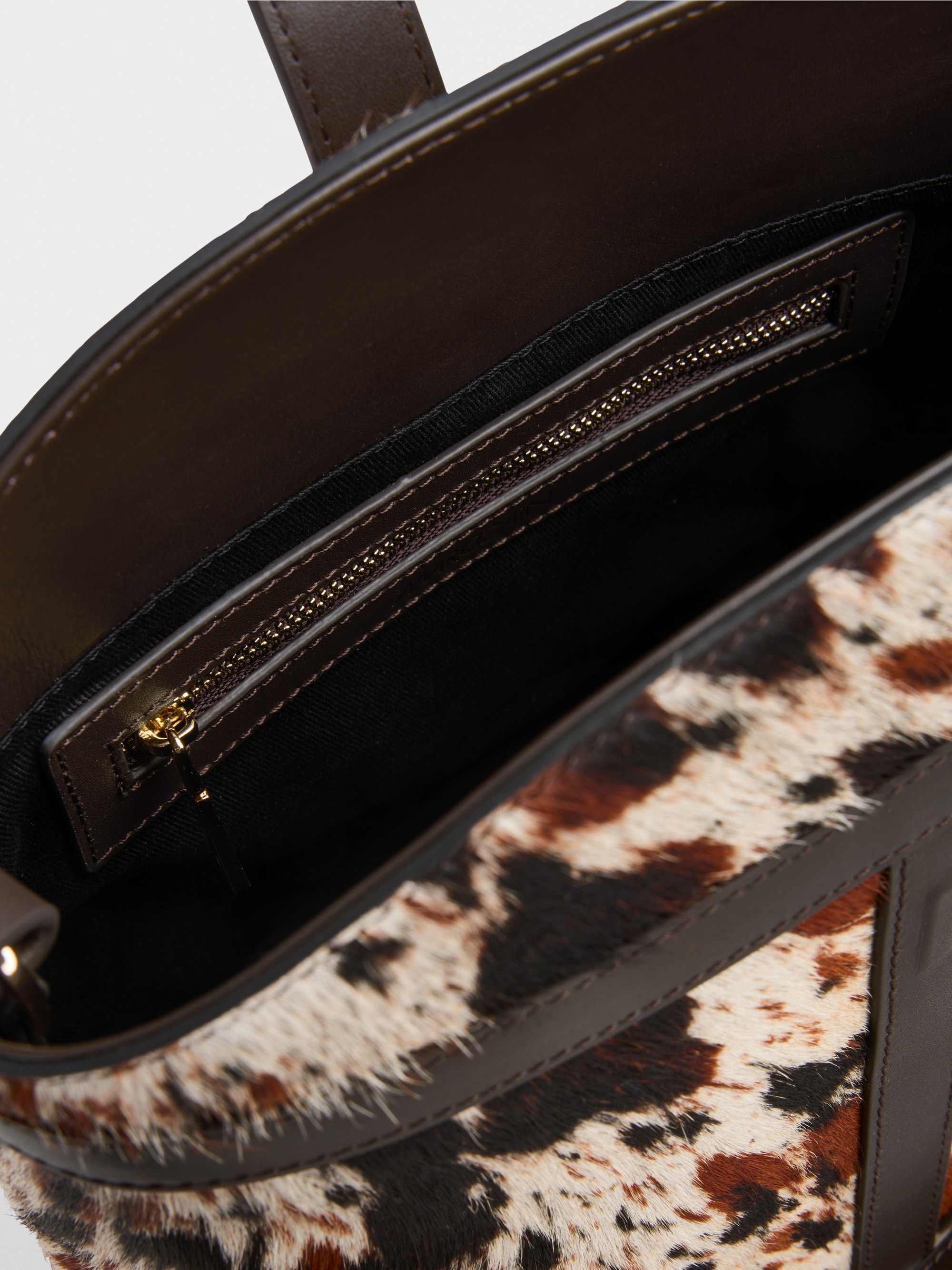 Extravagant bucket bag