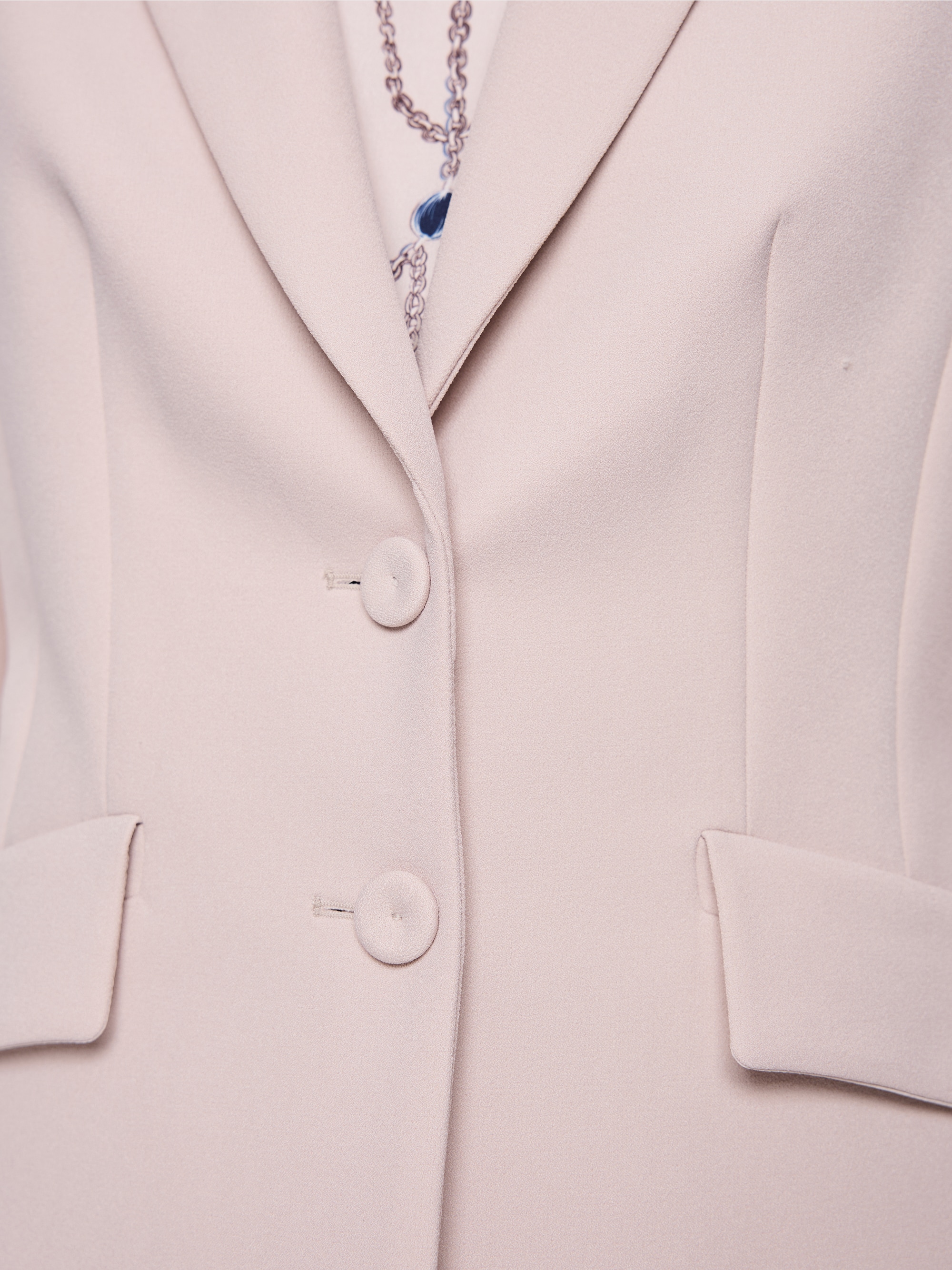 Fitted blazer with lapels