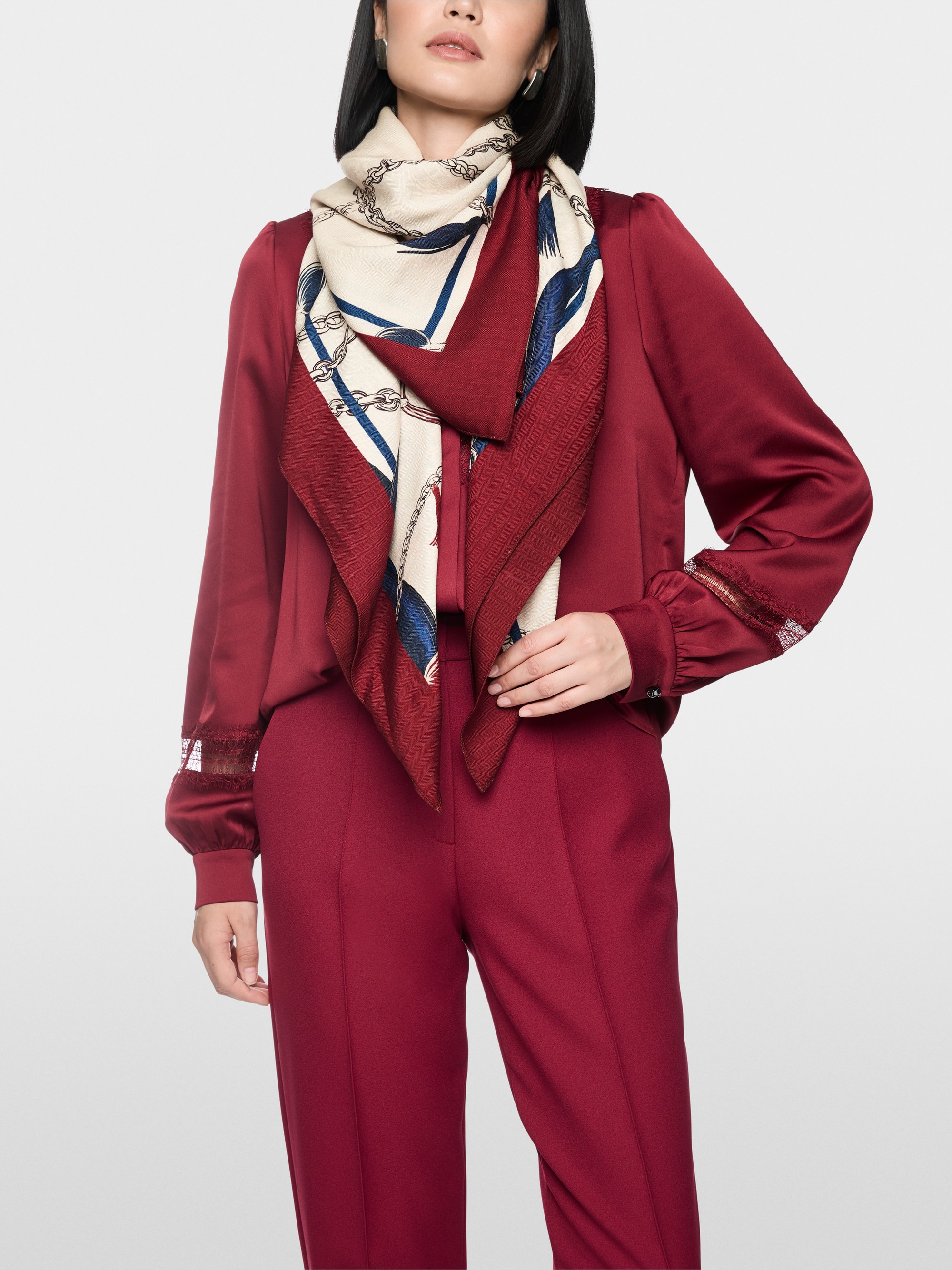 Wool-silk scarf with chain print