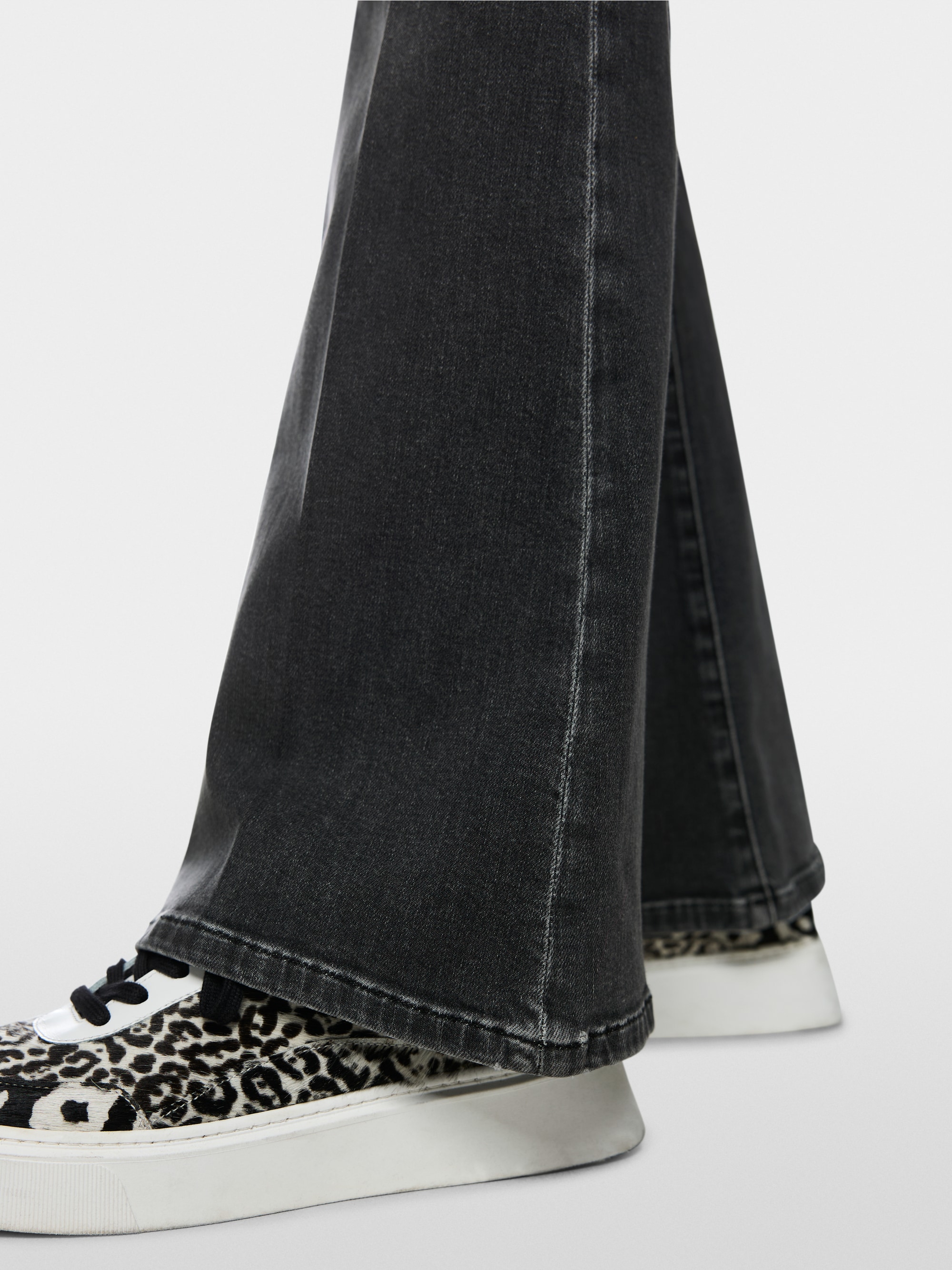 FRENDA feminine fit flared jeans