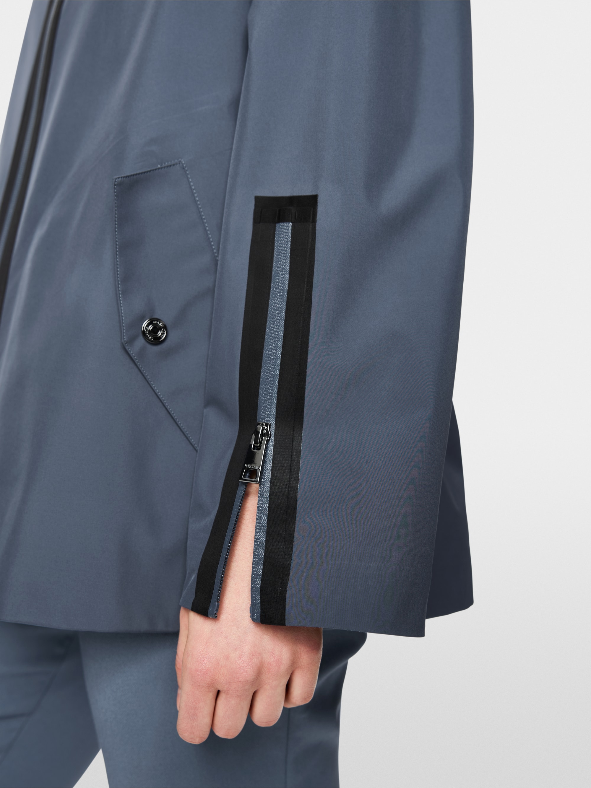 Lightweight outdoor jacket