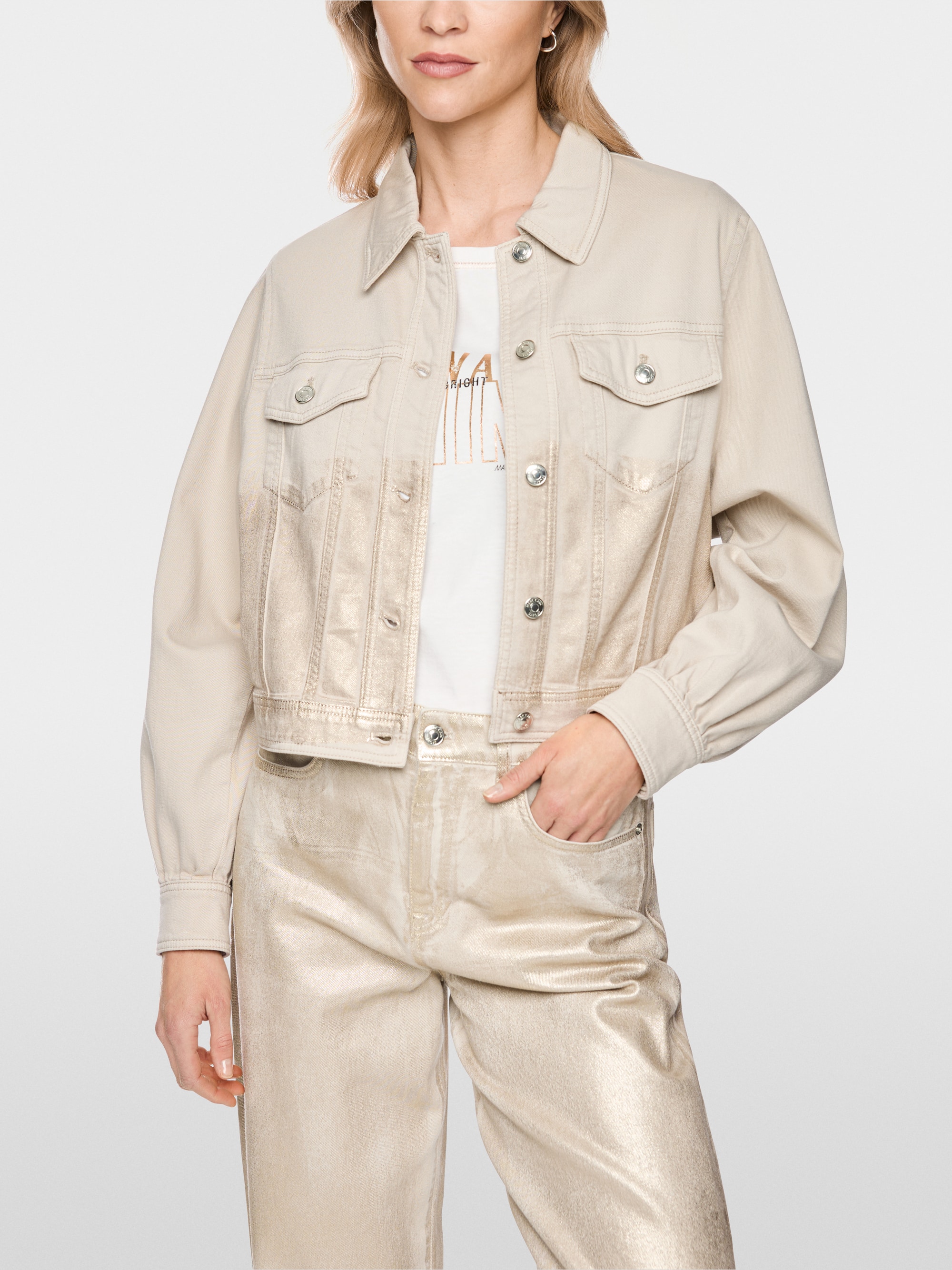 Veste en denim avec finitions dorées