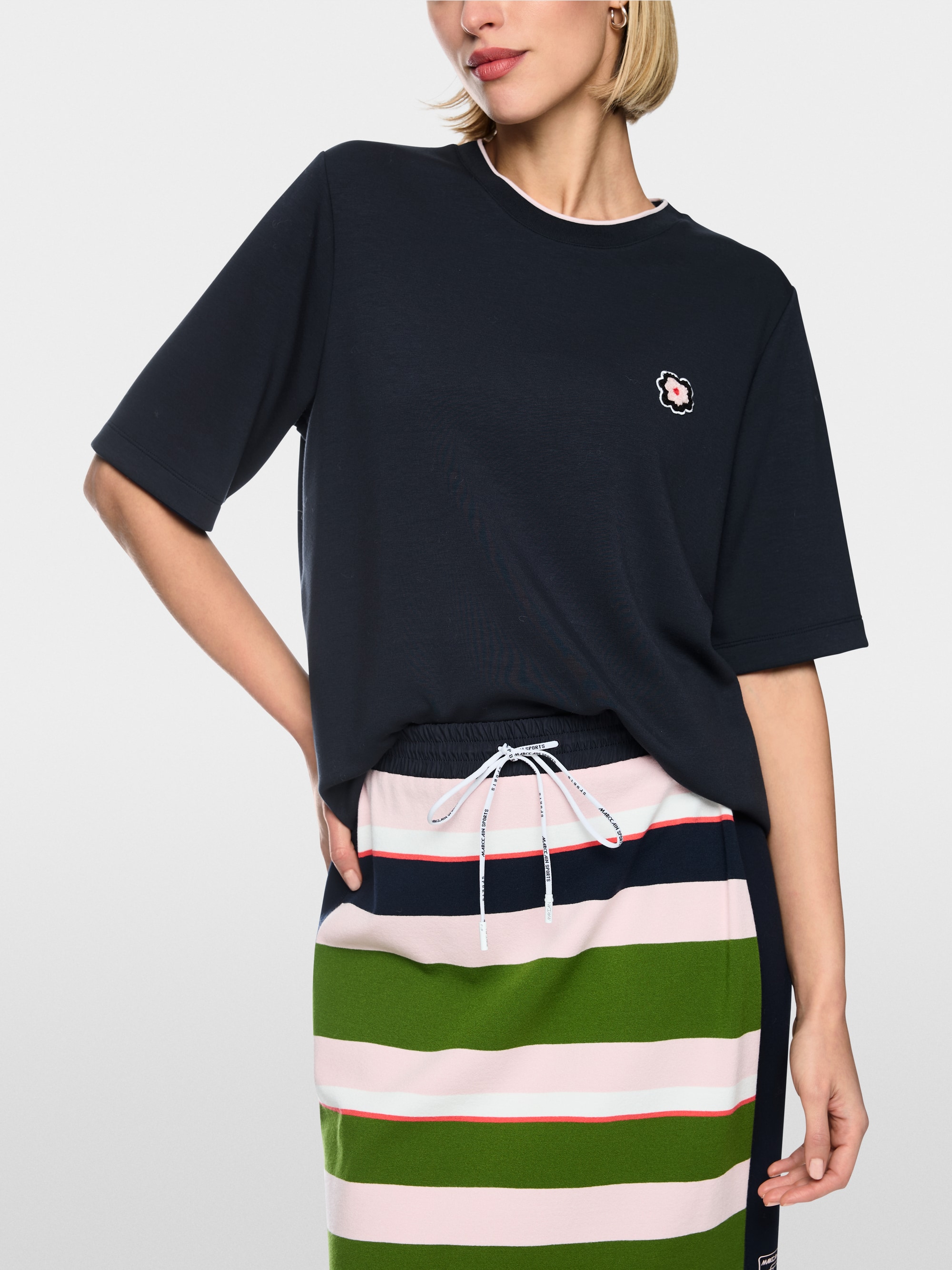 T-shirt à manches courtes avec patch floral