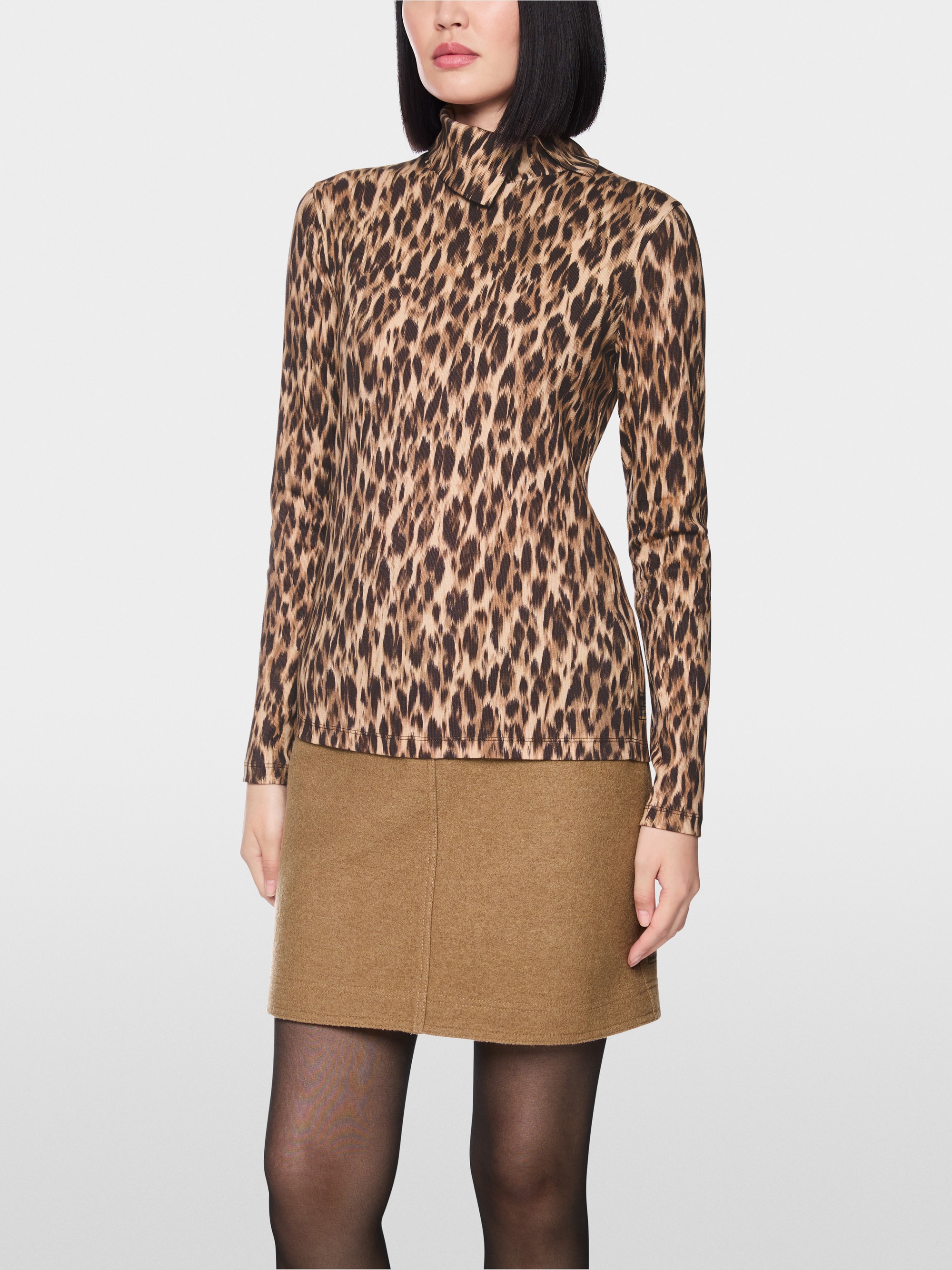 Long-sleeved leopard print roll neck top