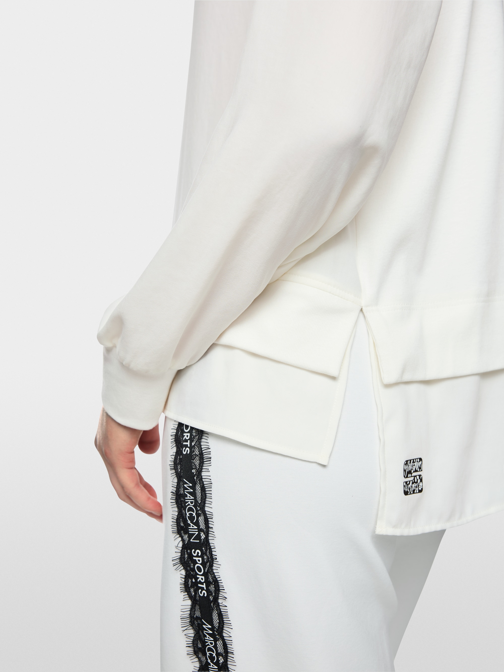 Loose-fitting blouse