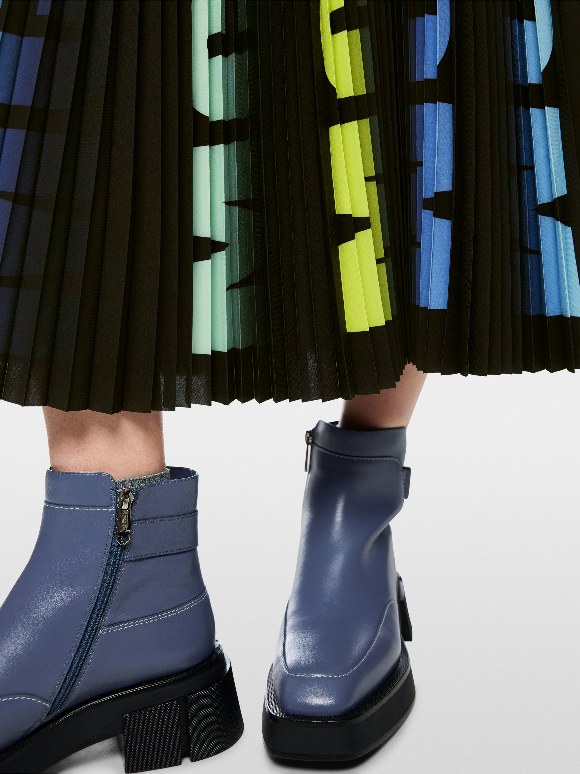 Pleated skirt with print