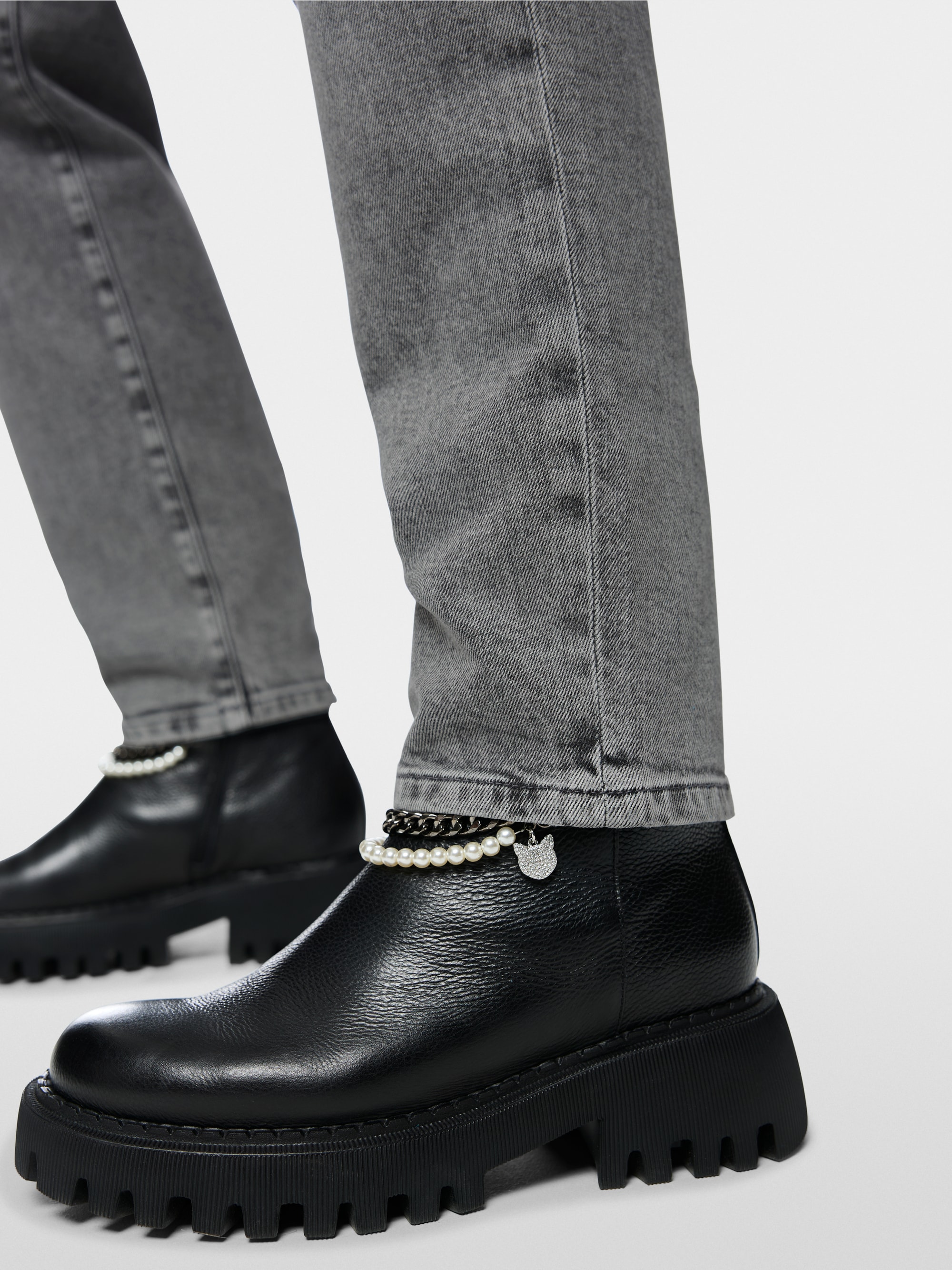 FEURA feminine fit jeans