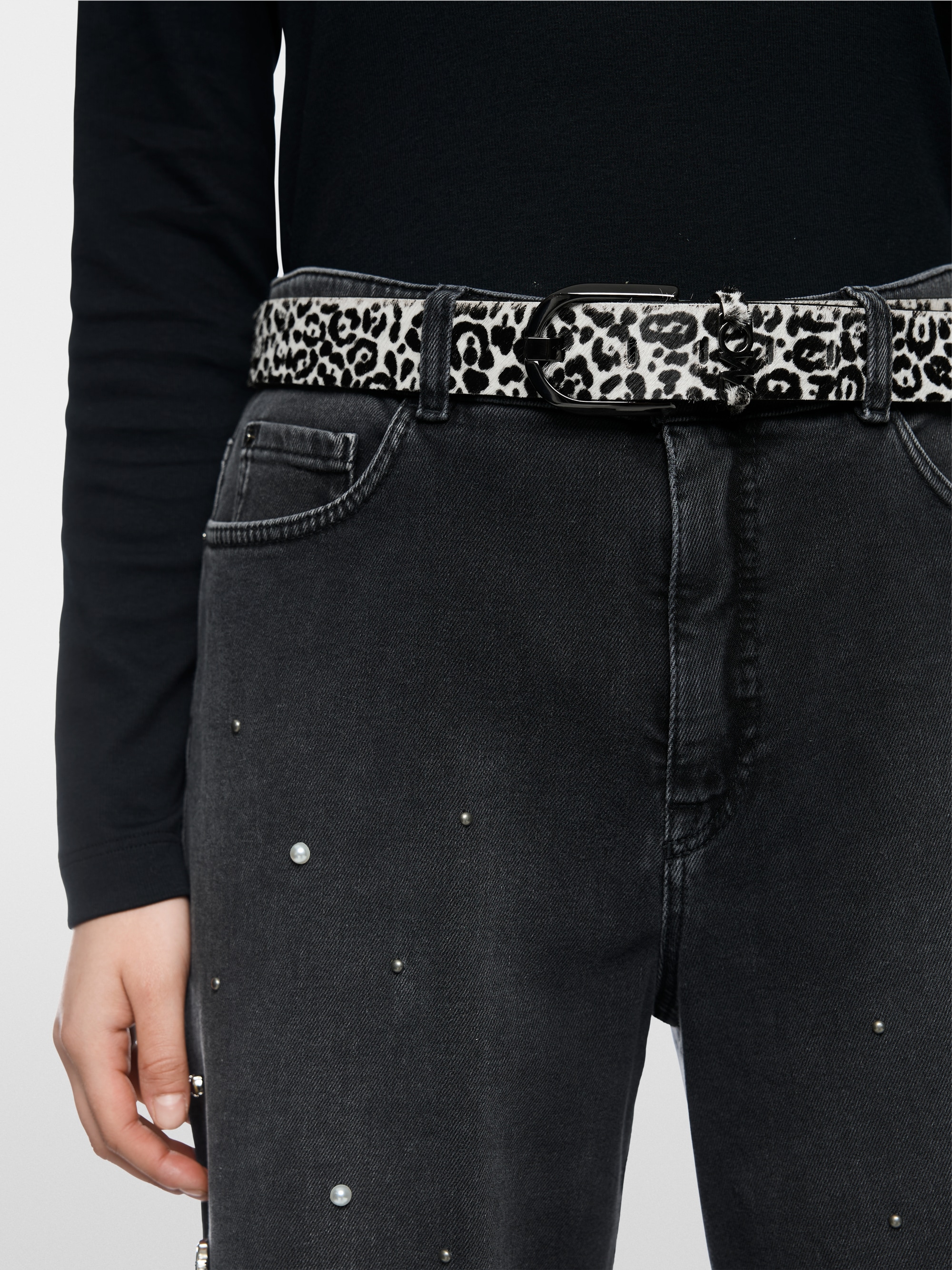 Leather belt with leopard print