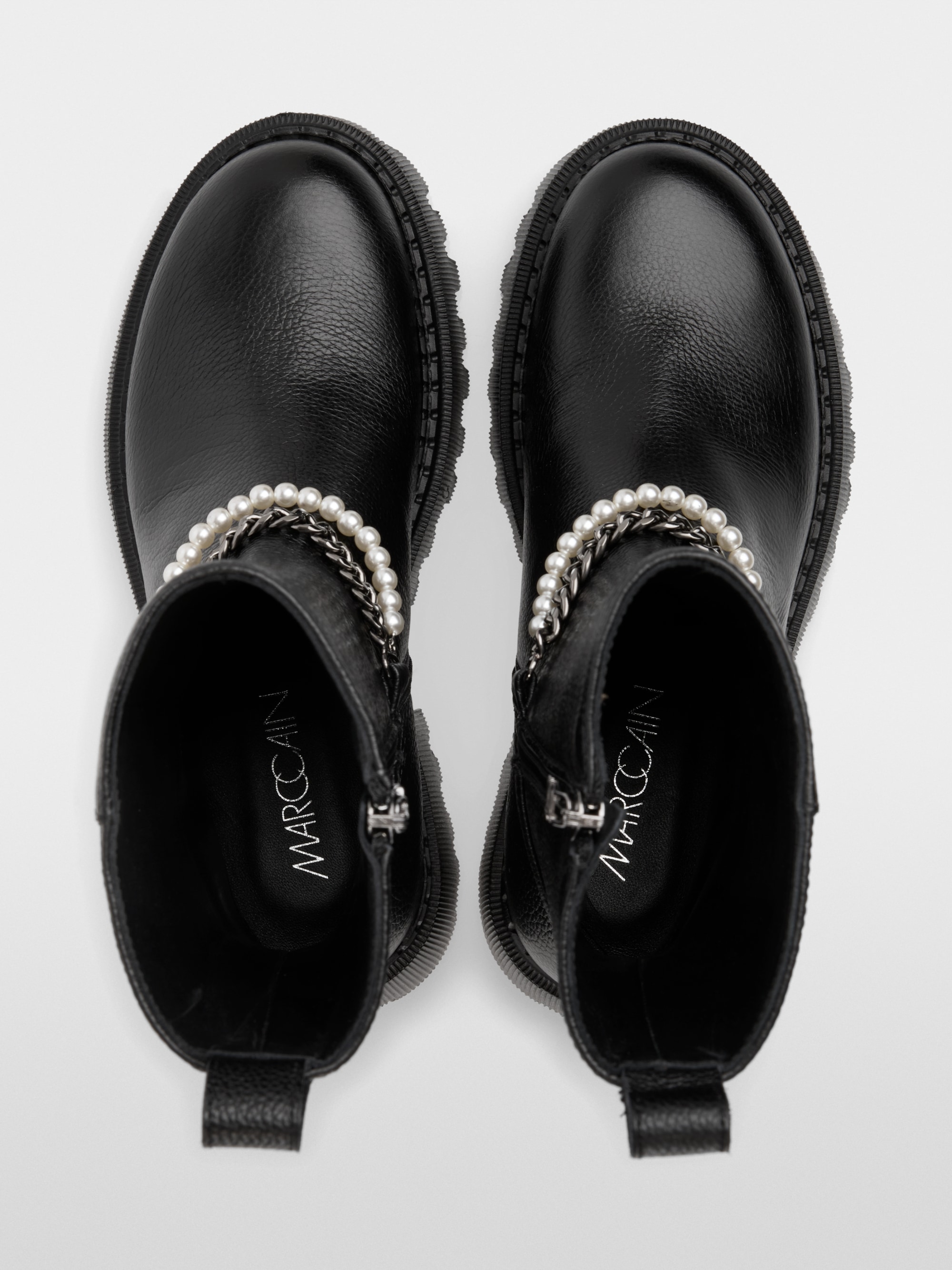 Boots with pearl and chain details