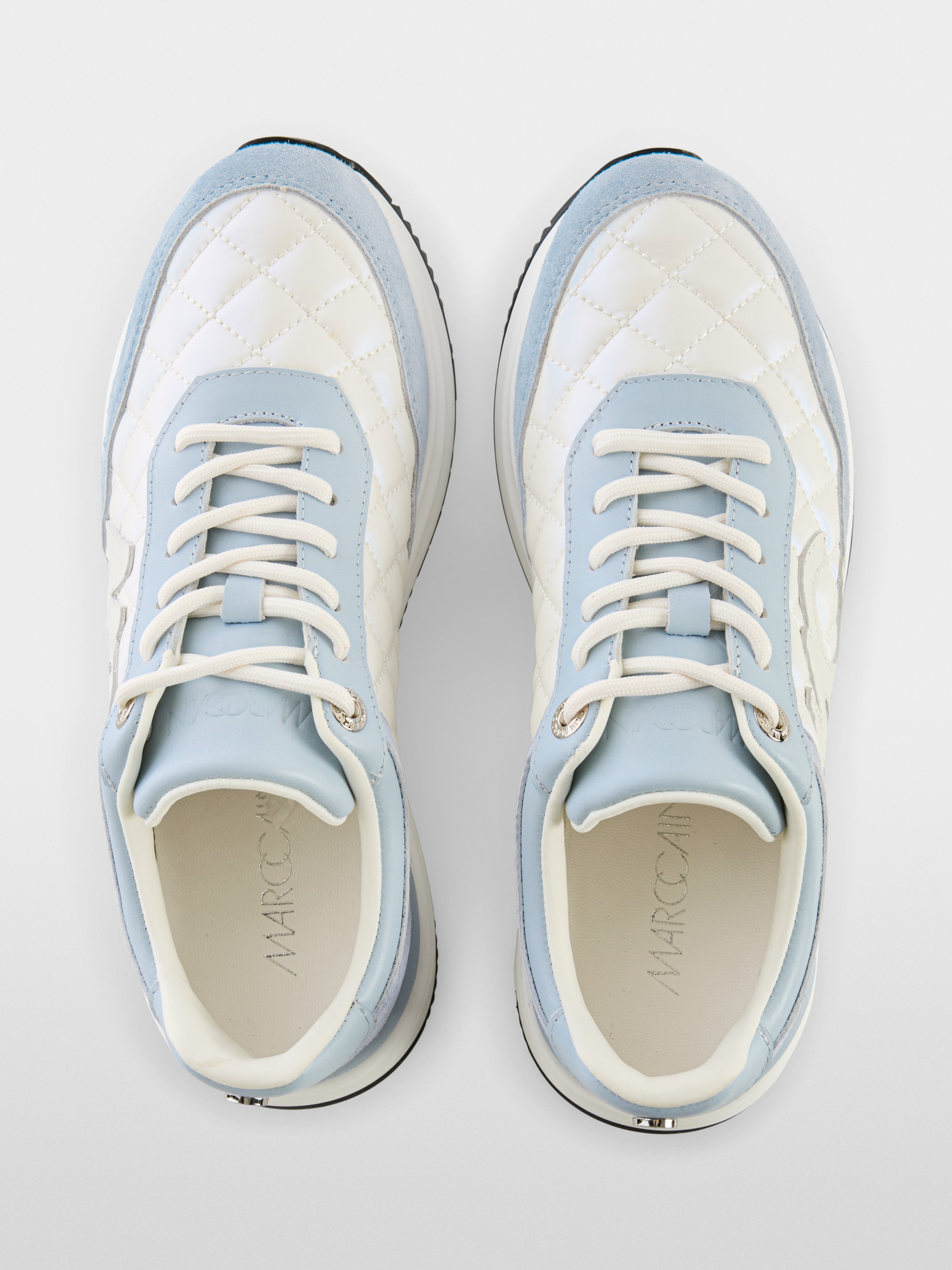 Trainers with logo