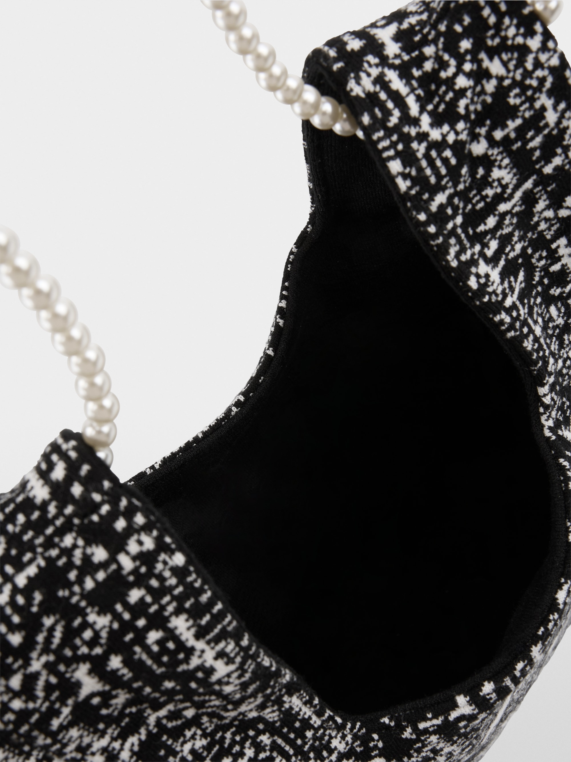 Reversible knitted bag with cat motif